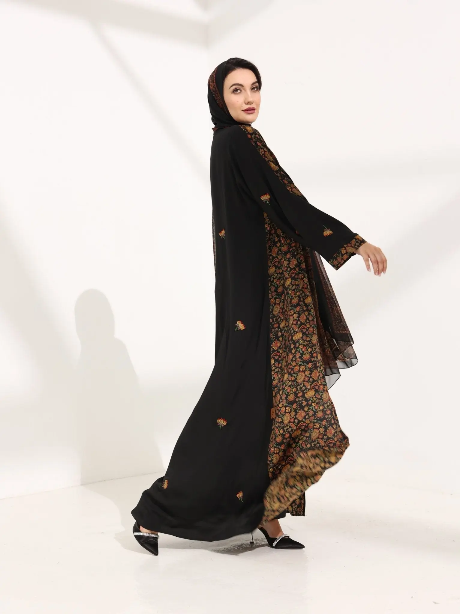 Kashmir Bloom Abaya – Obsidian Jaal Edition