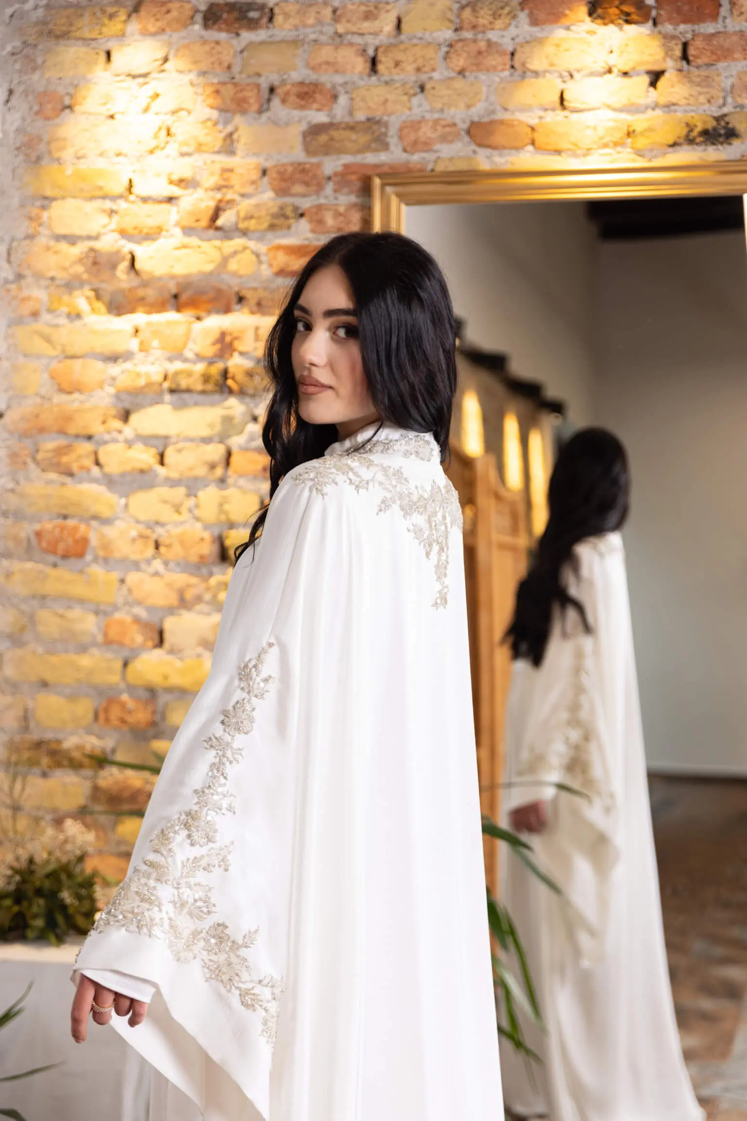 Golden Pulse Embellished Abaya – White, photo 4