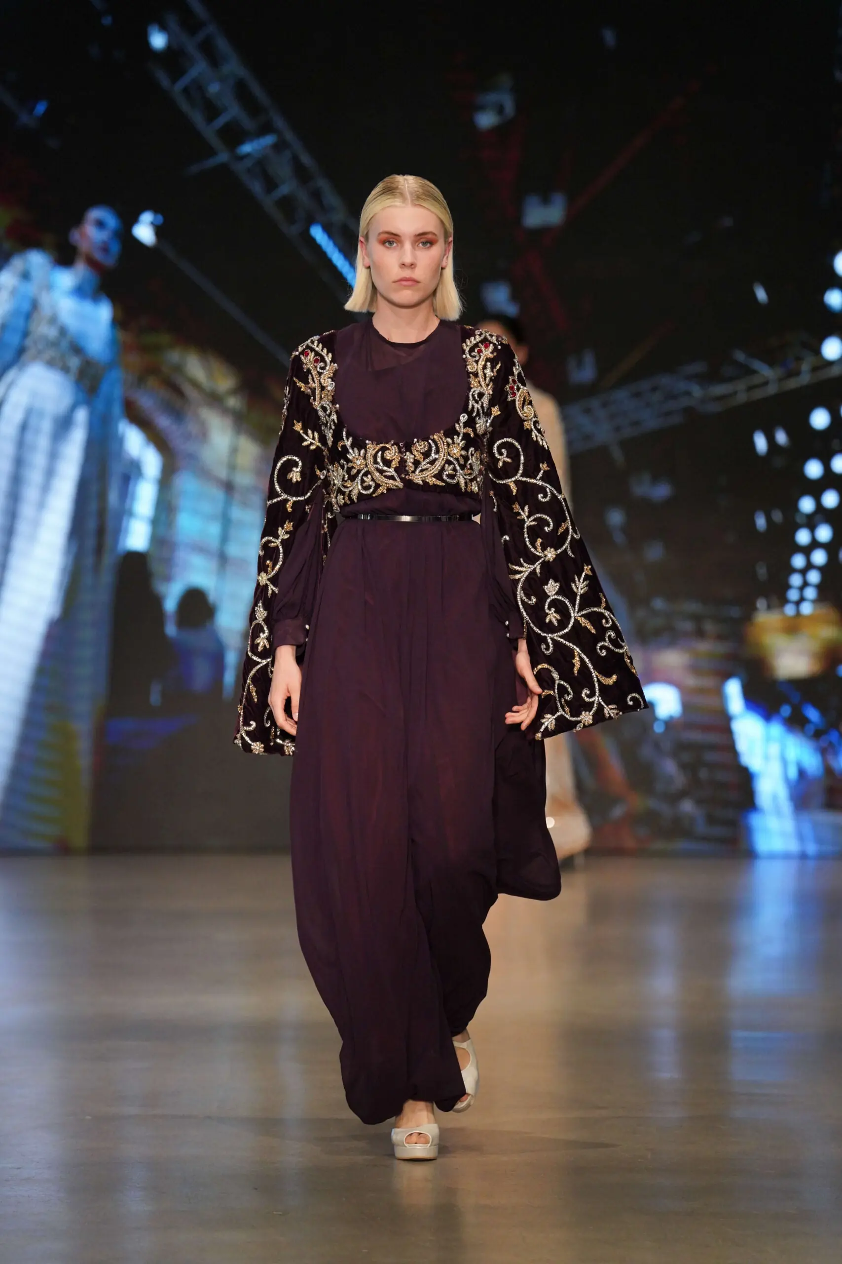 Golden Orchid Balcanian Embellished Vest & Šalvare Set – Burgundy