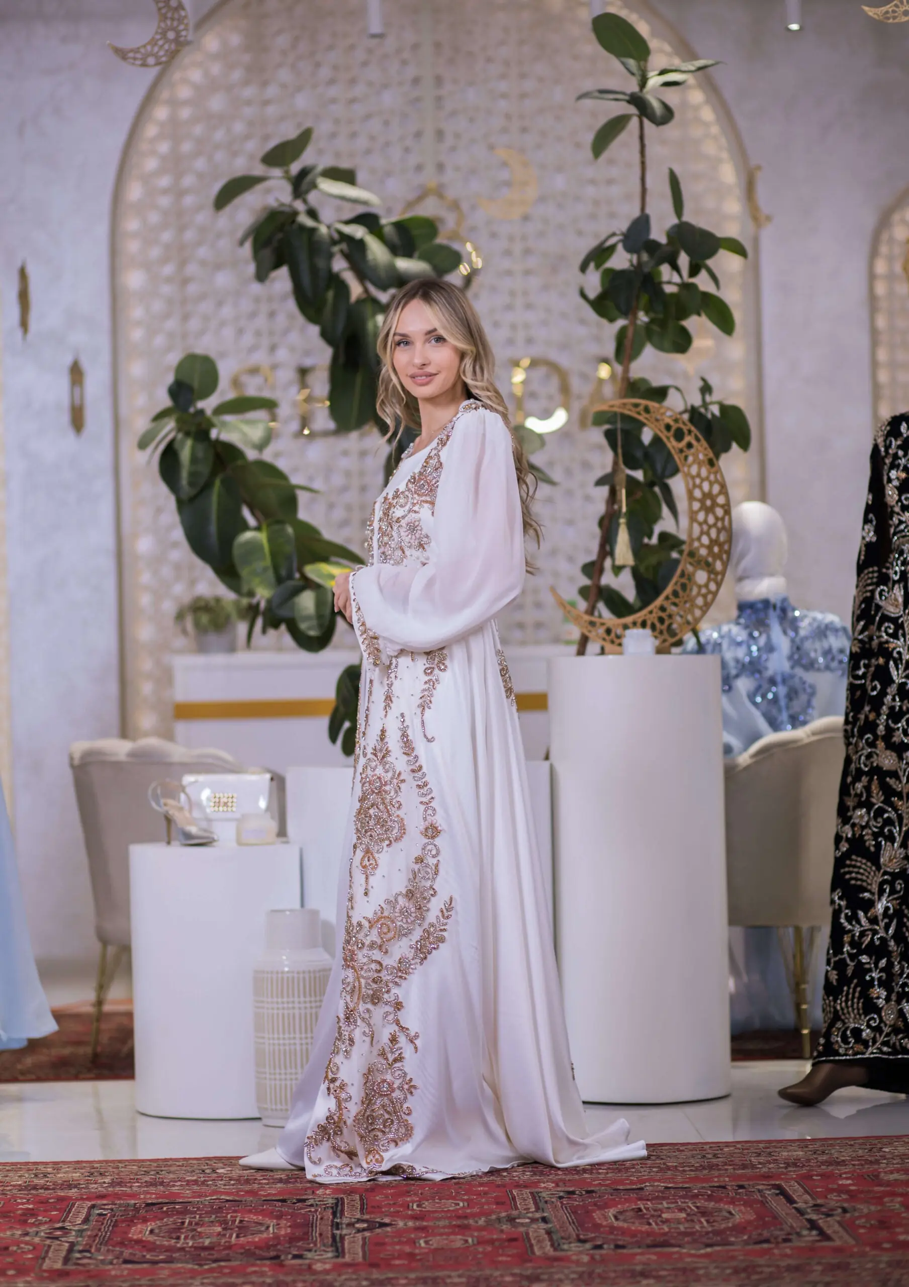 Radiant Bloom Embellished Satin Kaftan – White, photo 4