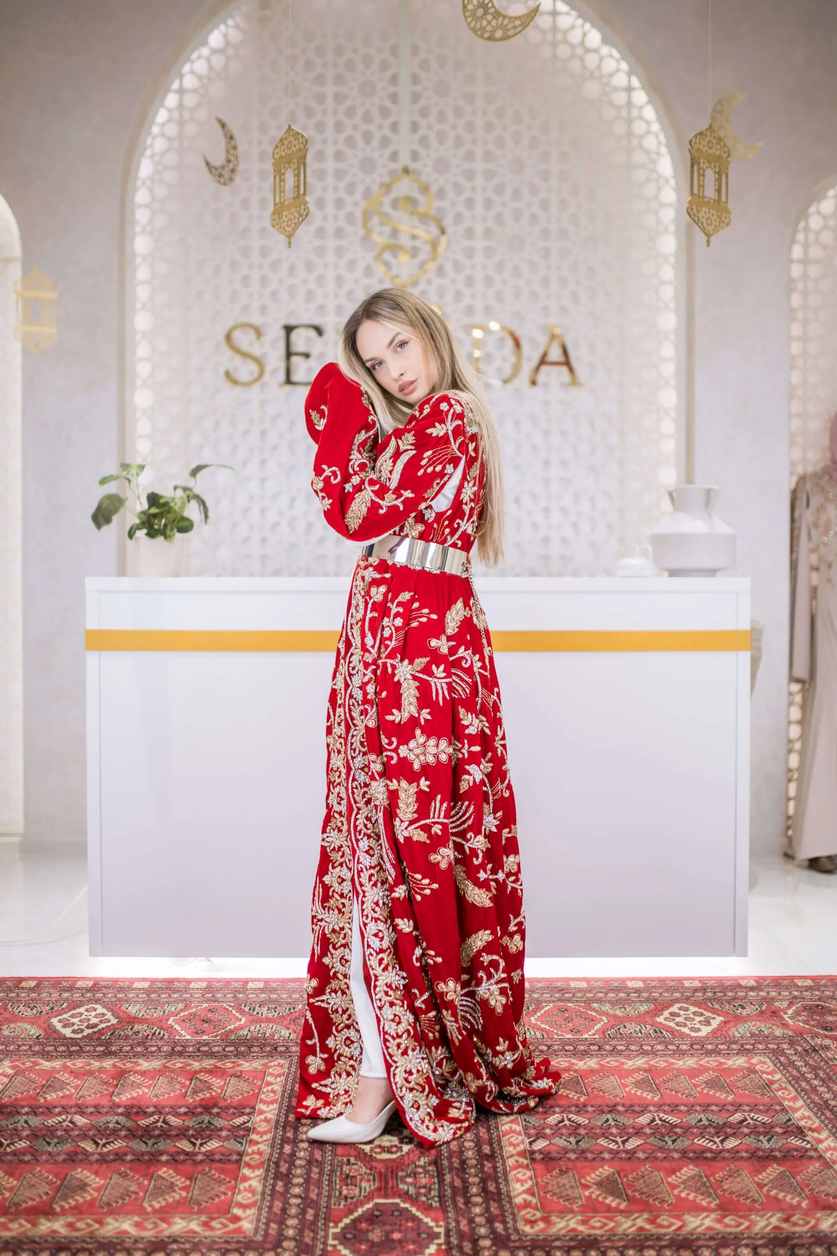 Royal Bloom Embellished Velvet Kaftan – Red, photo 2