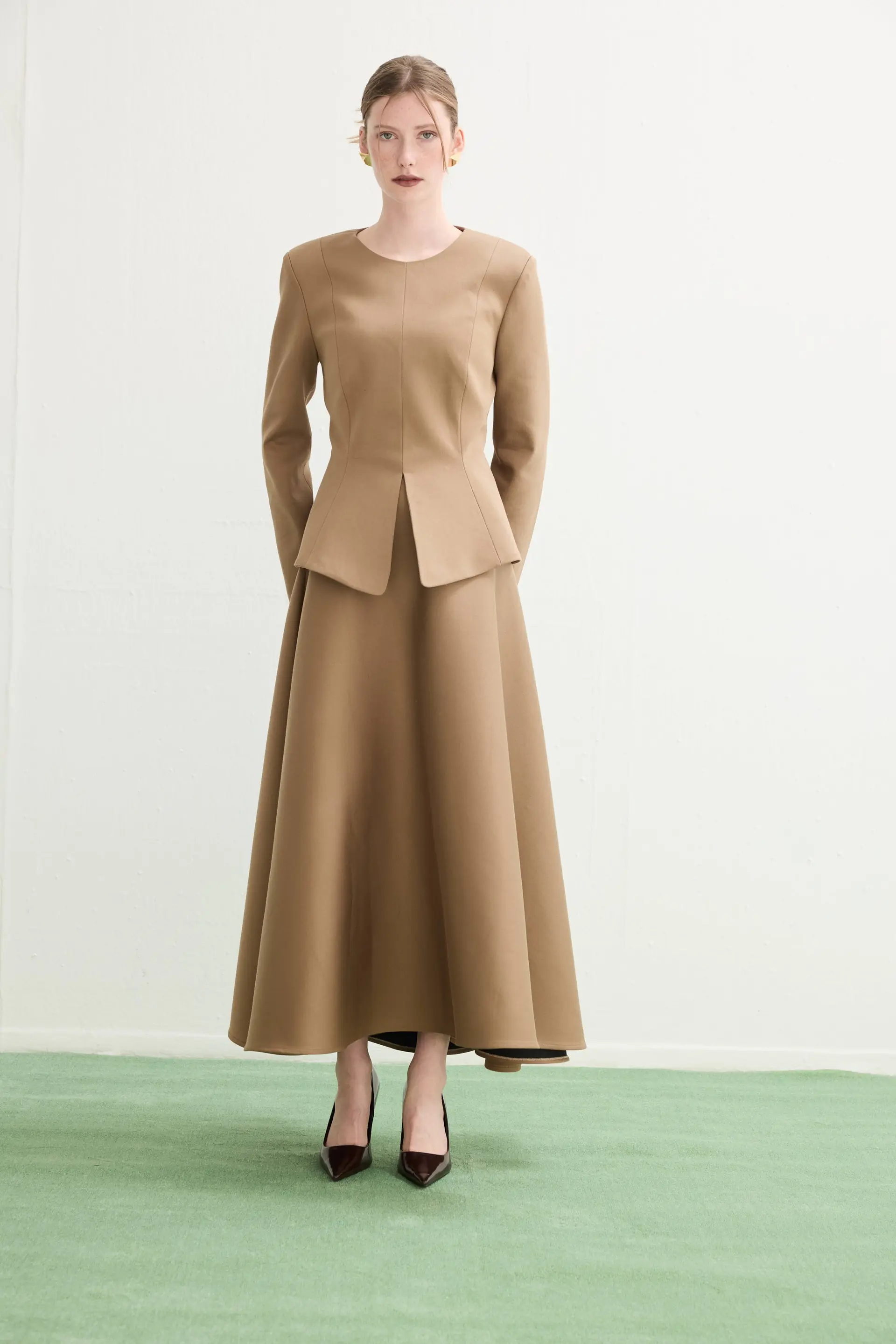 Structured Peplum Blouse & Full-Circle Skirt Set – Camel, photo 2