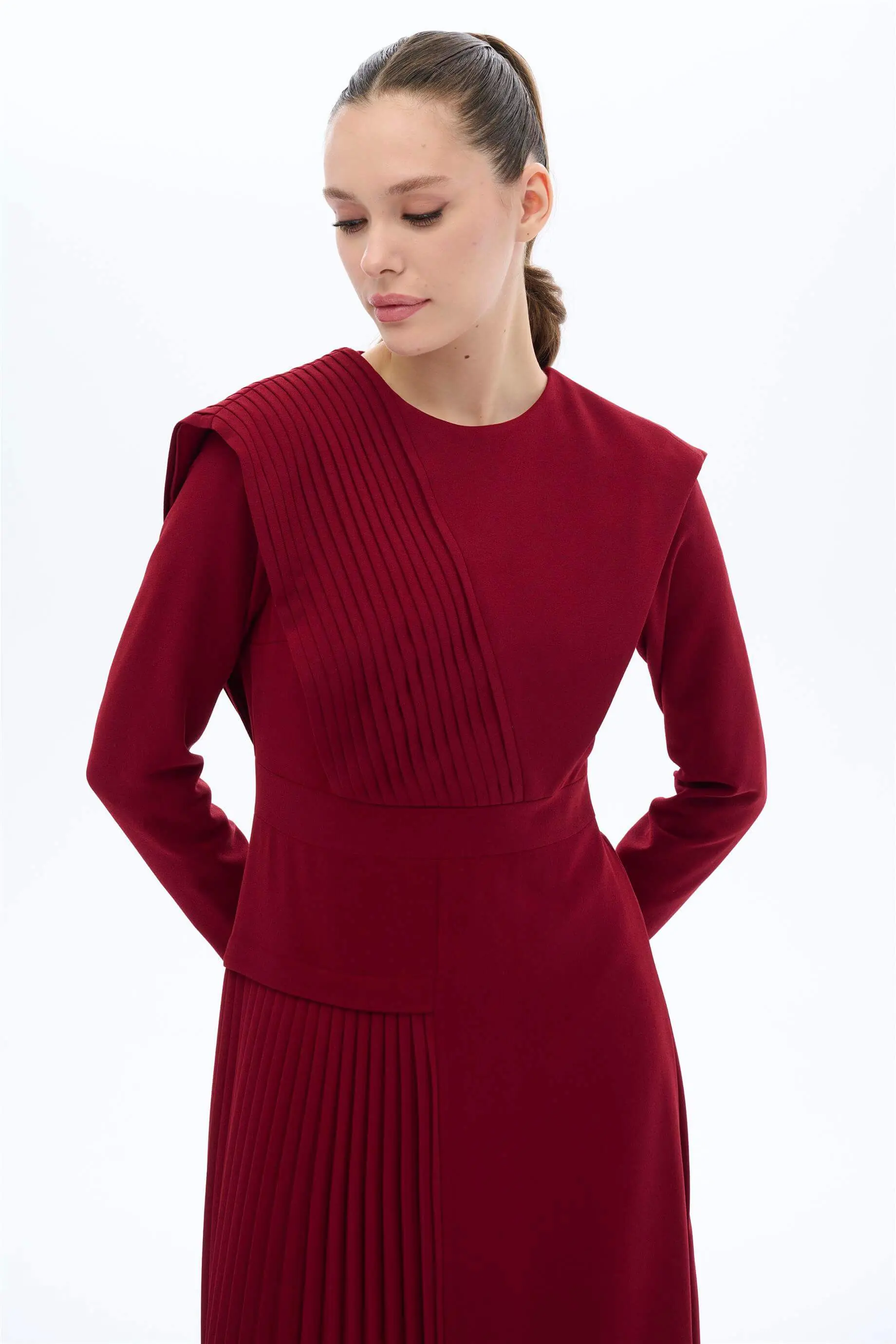 Structured Pleated Shoulder Dress – Burgundy, photo 2