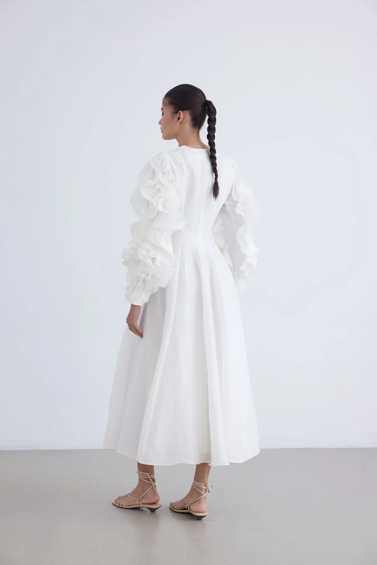 Silk-Linen Dress with Sculptural Ruffle Sleeves – White, photo 4