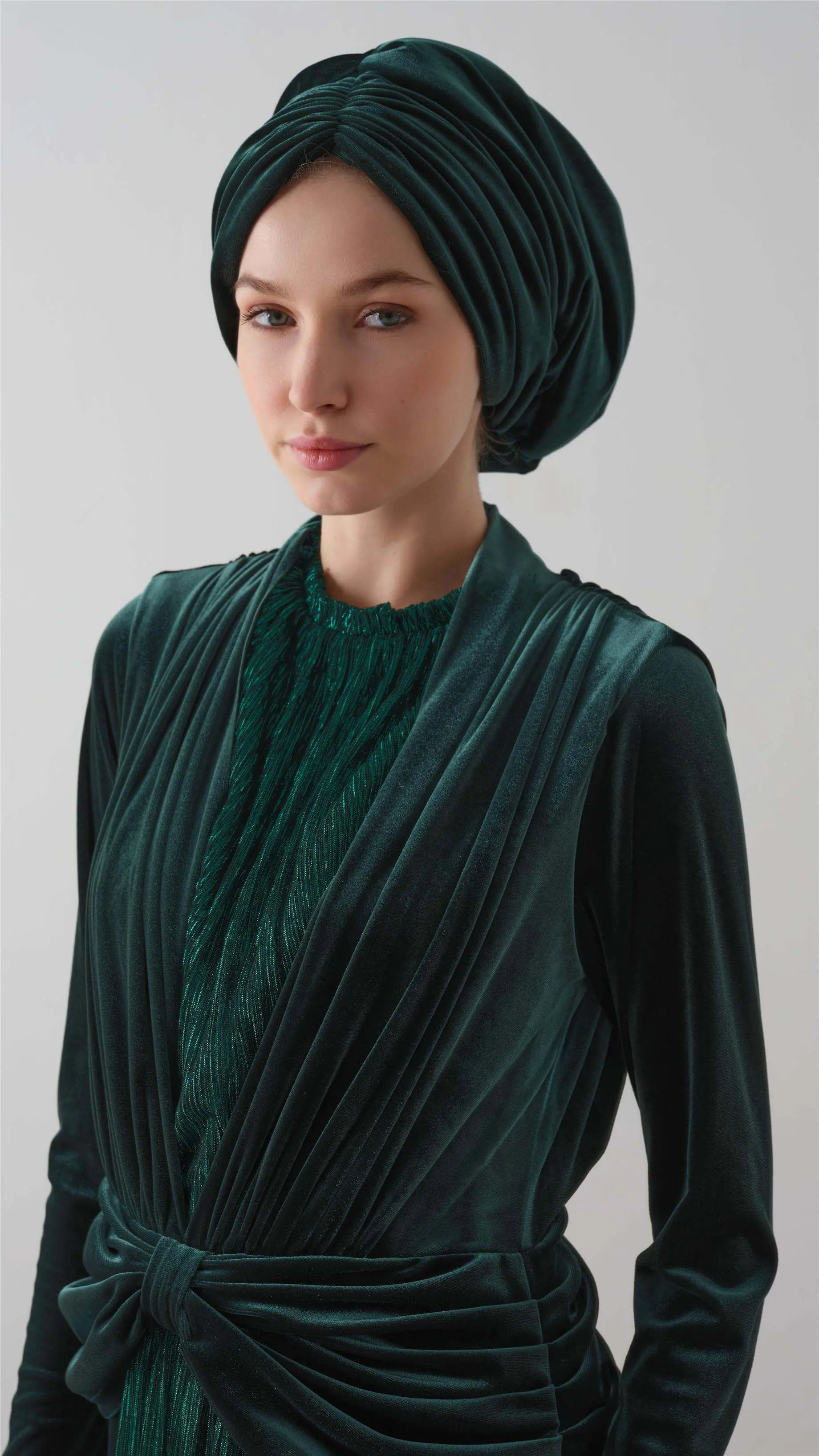 Velvet Drape Bonnet – Emerald Green, photo 3
