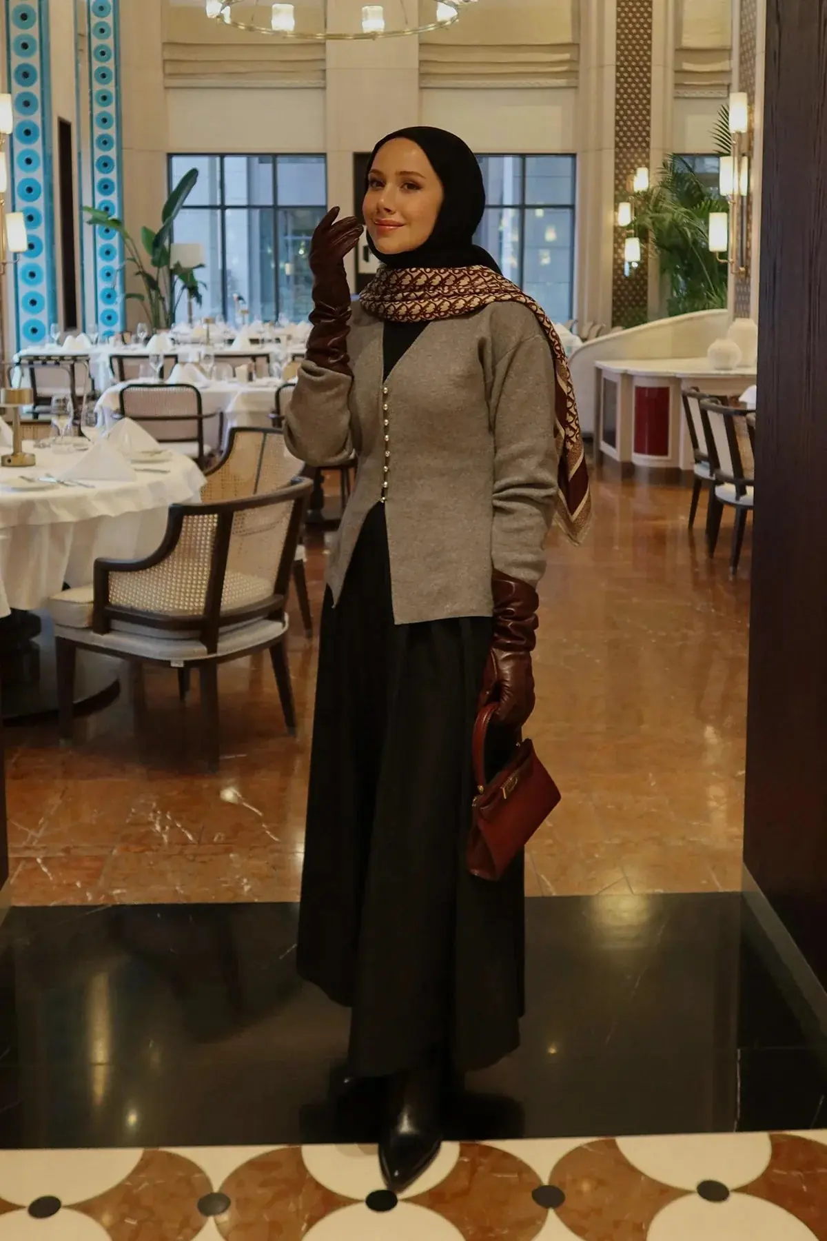 Feyza Hakyemez'İn Tercihi V Yakalı Triko Hırka-Gri, photo 2