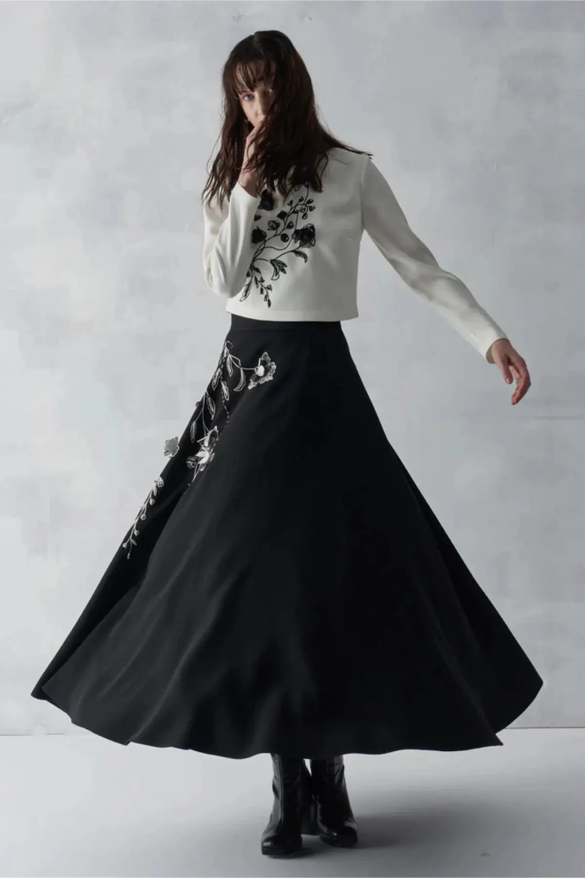 Floral Embroidered Blouse & Skirt Set – White/Black, photo 4