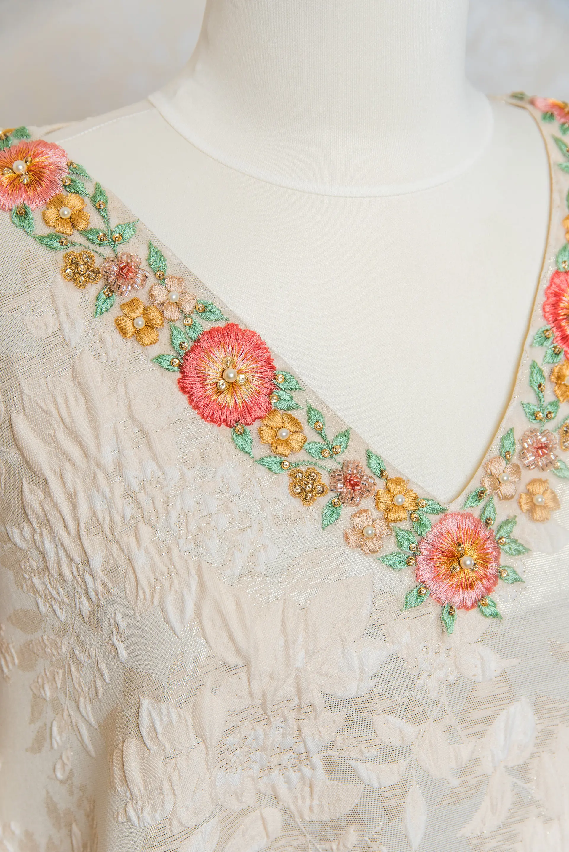 Cream Jacquard Silk Kaftan with Gold Leaf Motif, photo 4
