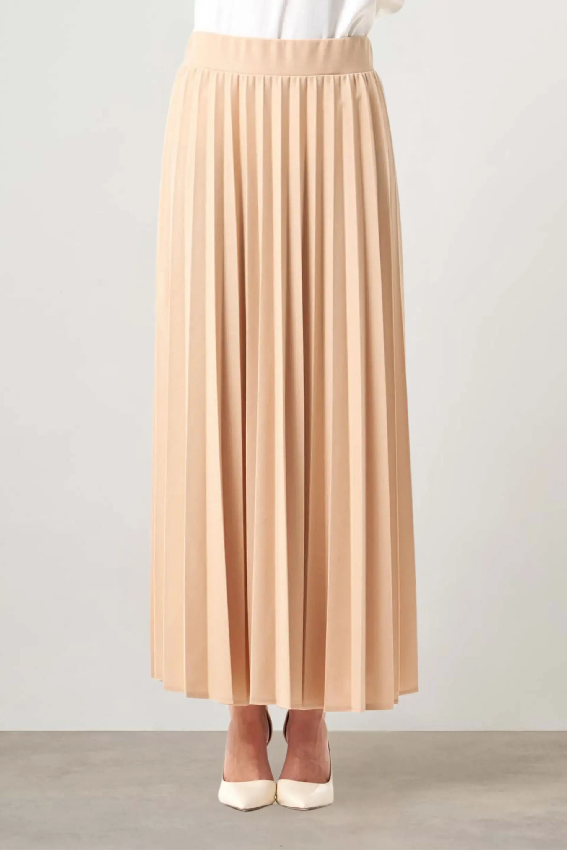 Mizalle Beige Waisted Pleated Midi Skirt