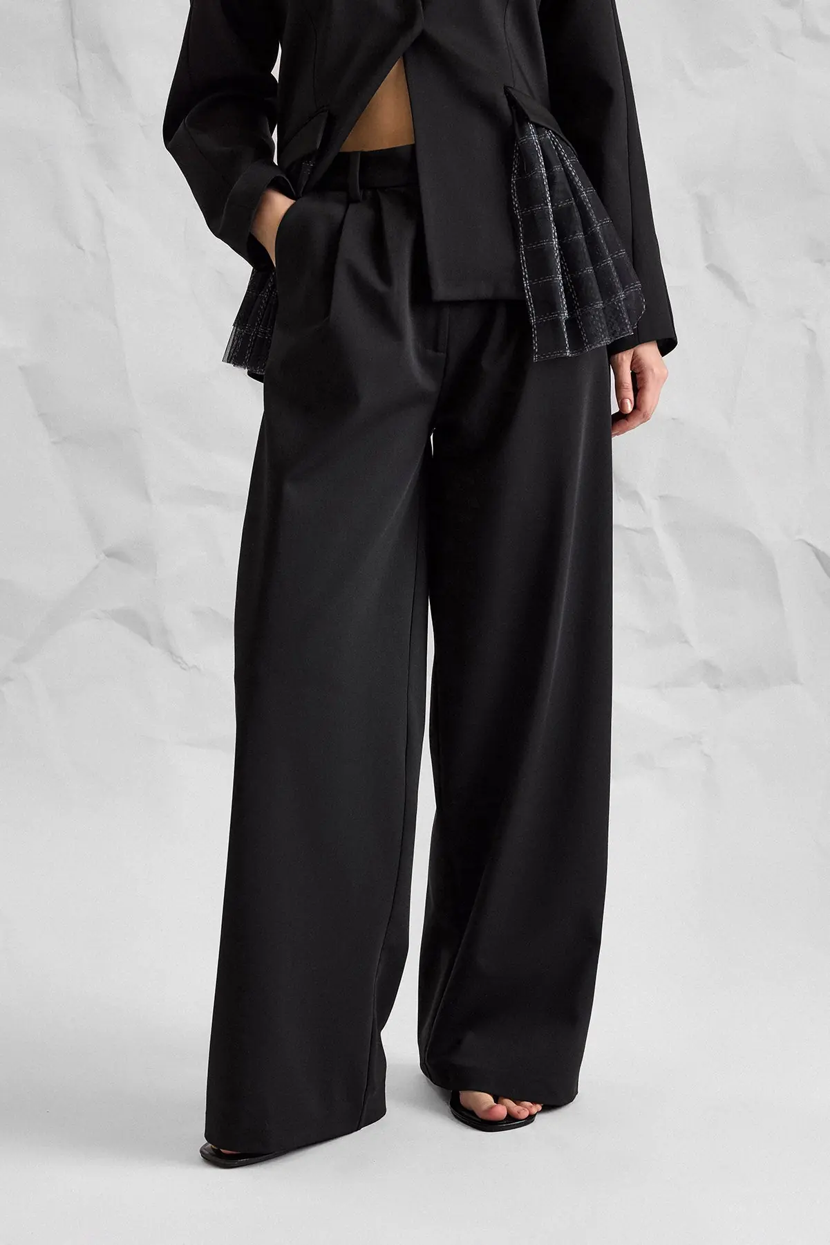 Majesté Atelier No. 11 Tailored Tulle Detail Set - Black, photo 4