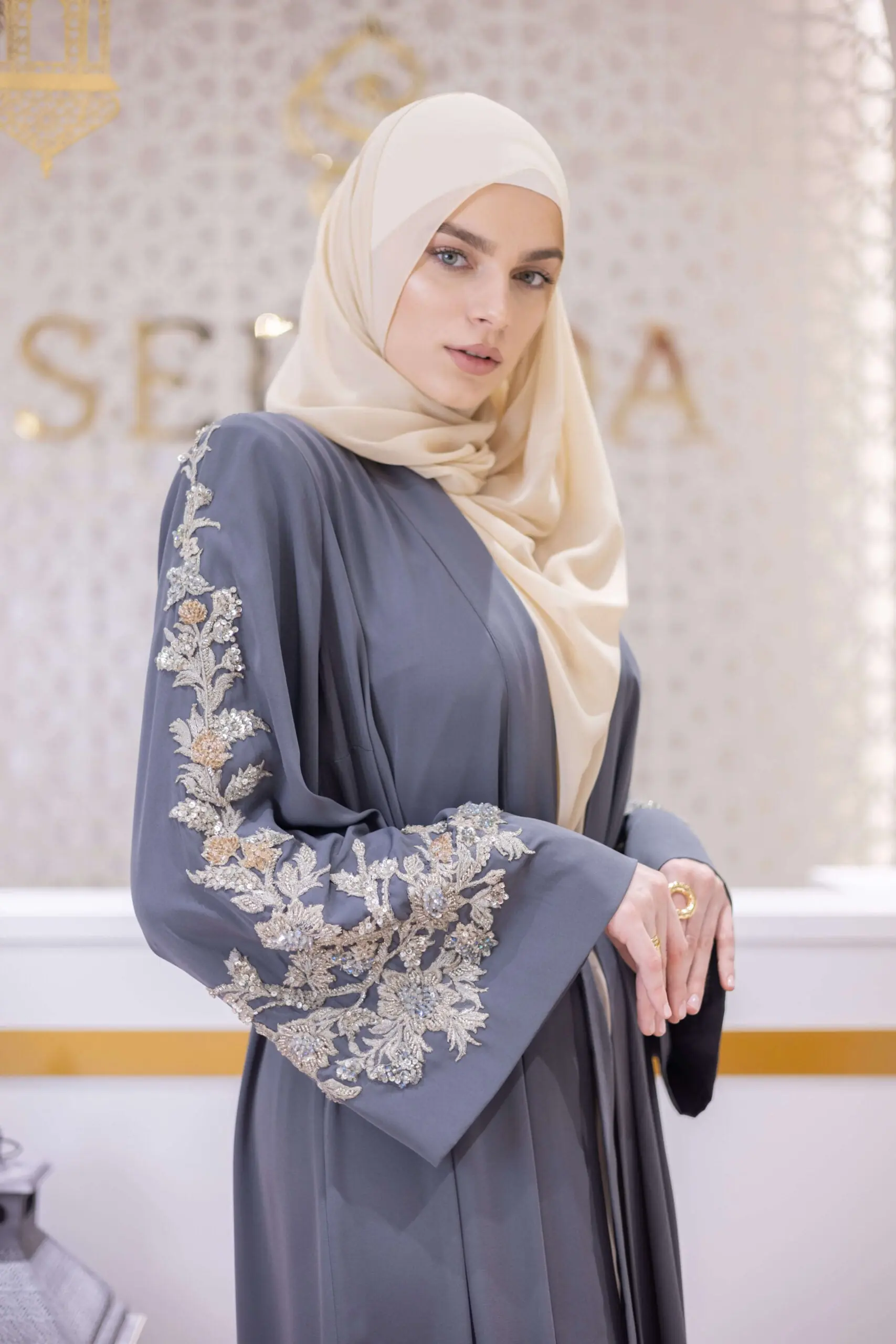 Pearl Aura Embellished Abaya – Gray, photo 4