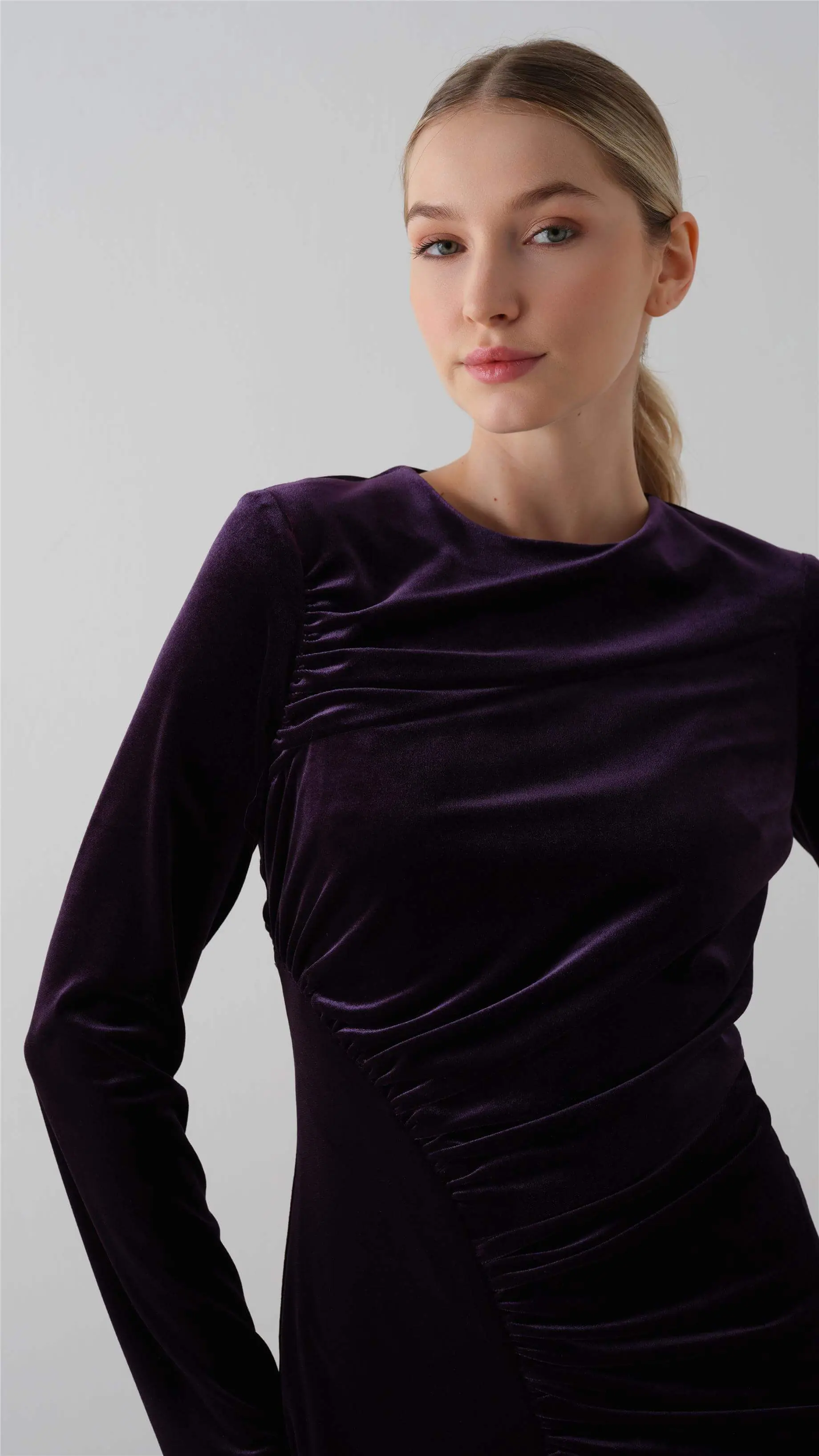 Ruched Velvet Maxi Dress – Plum, photo 4