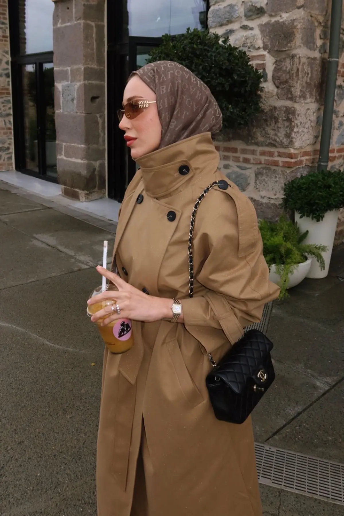 Seda Arslan Yüksek Yaka Oversize Trençkot-Camel