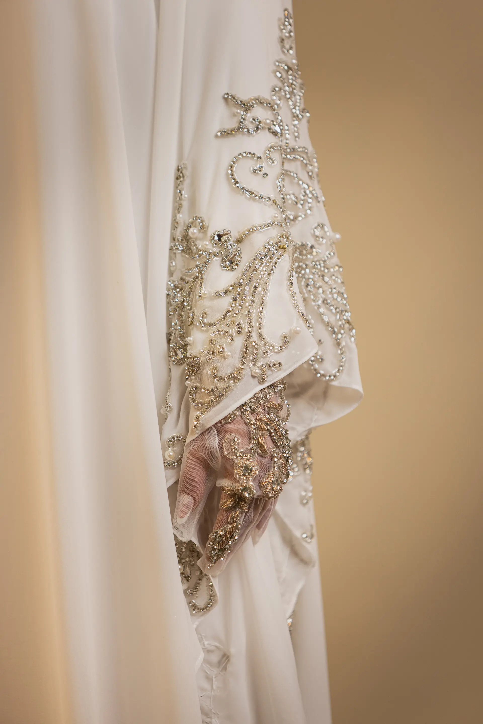 Majestic Drape Embellished Abaya – White, photo 3