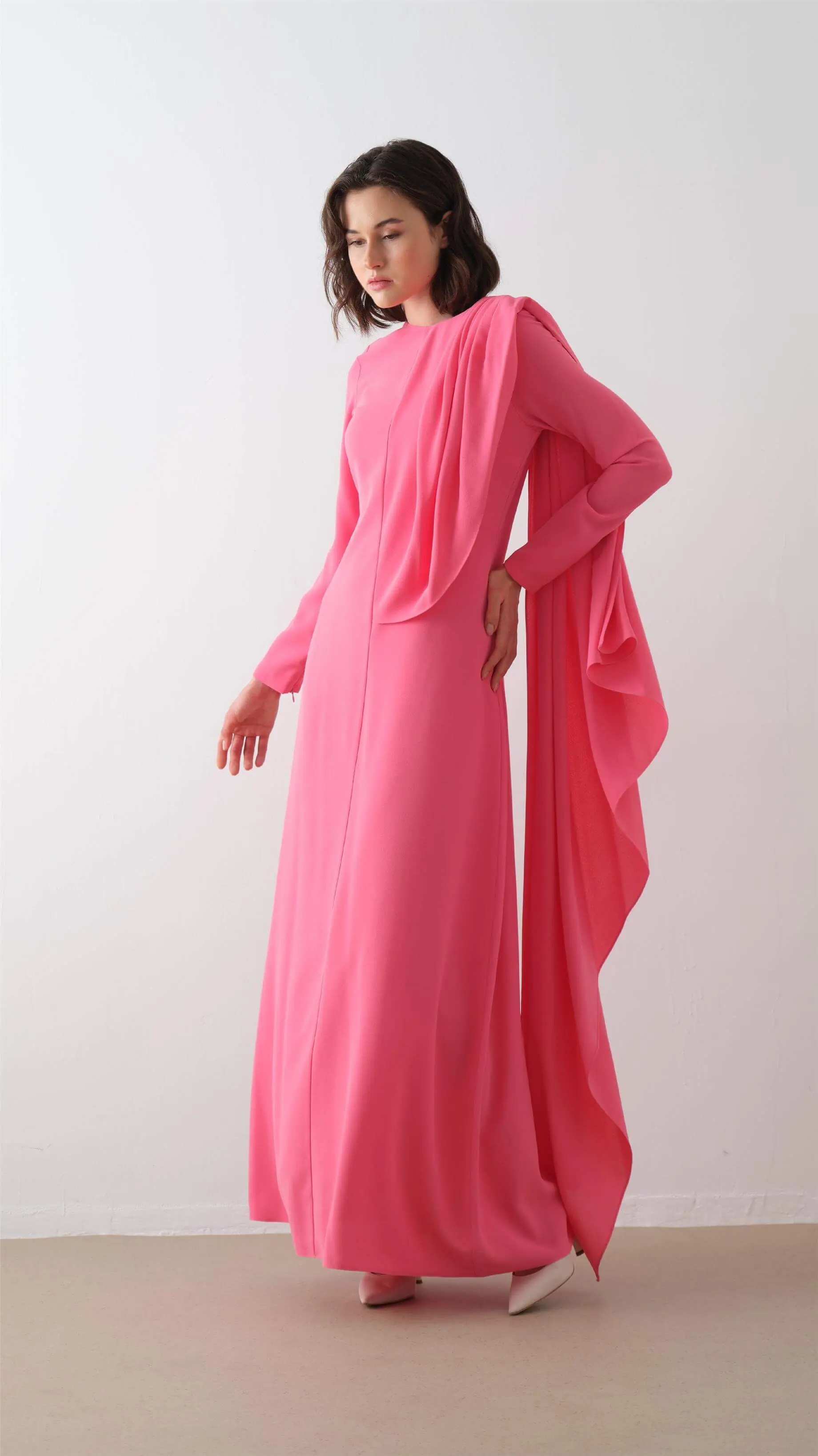 Cape-Shoulder Crepe Maxi Dress – Fuchsia, photo 3