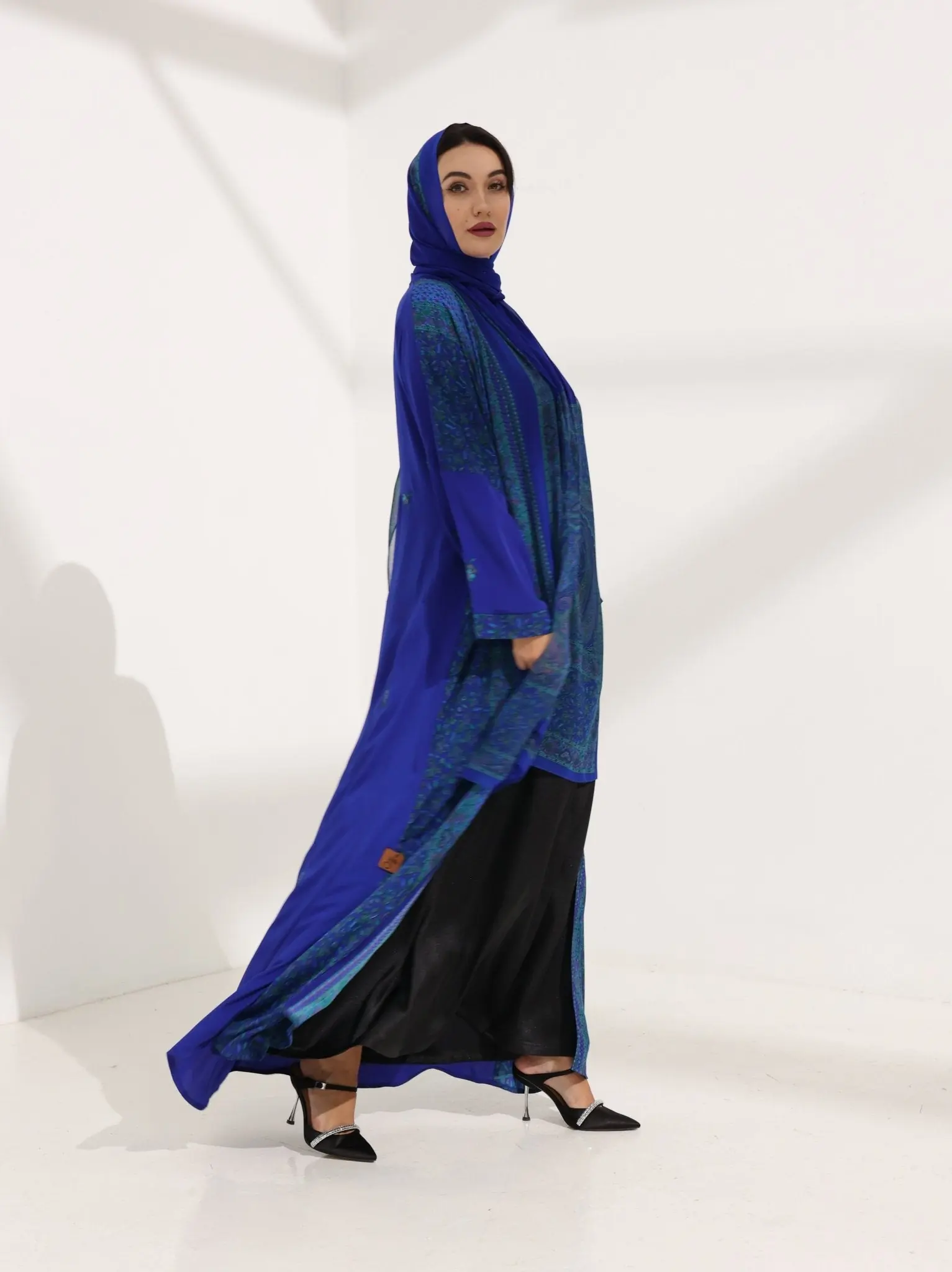 Kashmir Bloom Abaya – Sapphire Jaal Edition