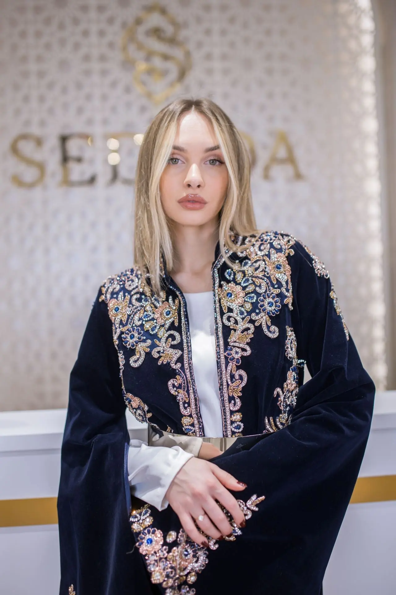 Diamond Bloom Embellished Velvet Kaftan – Navy, photo 3