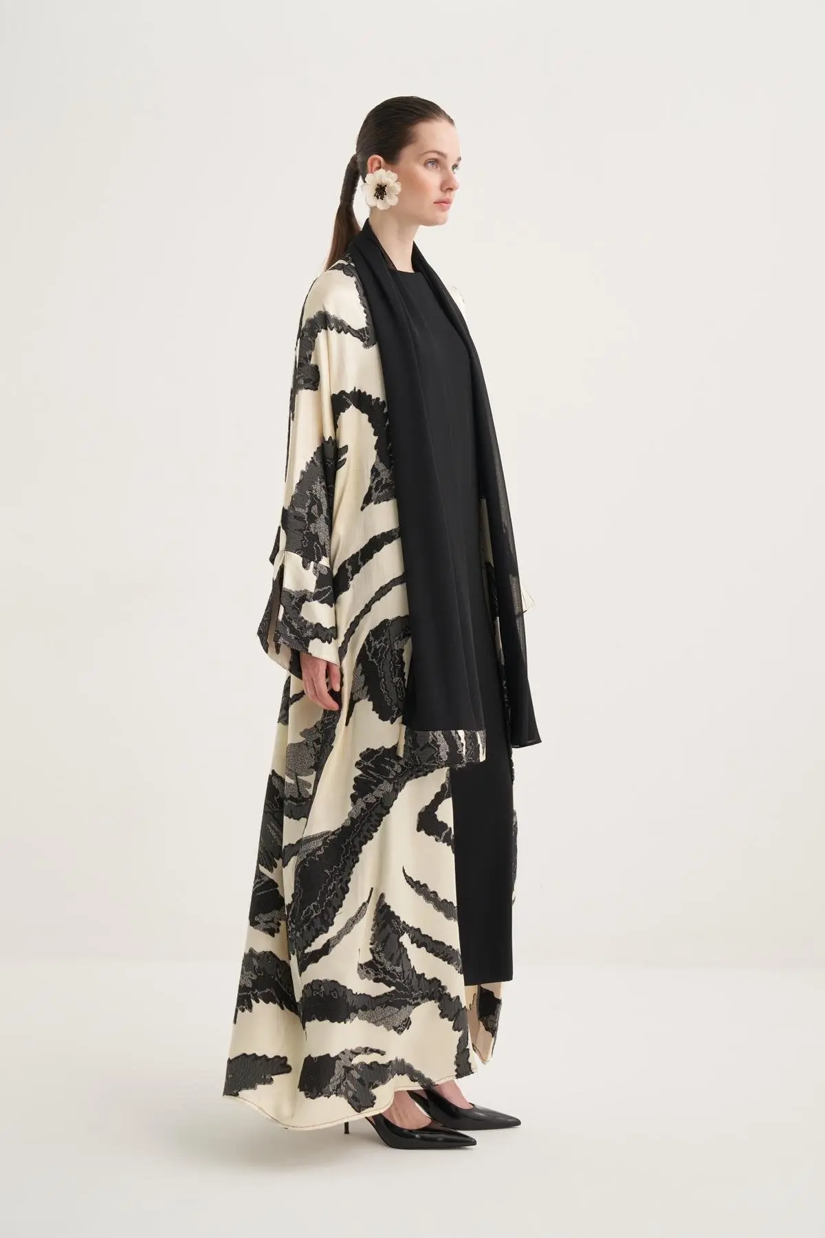 Lara Viscose Abaya - Animal Print Cream, photo 3