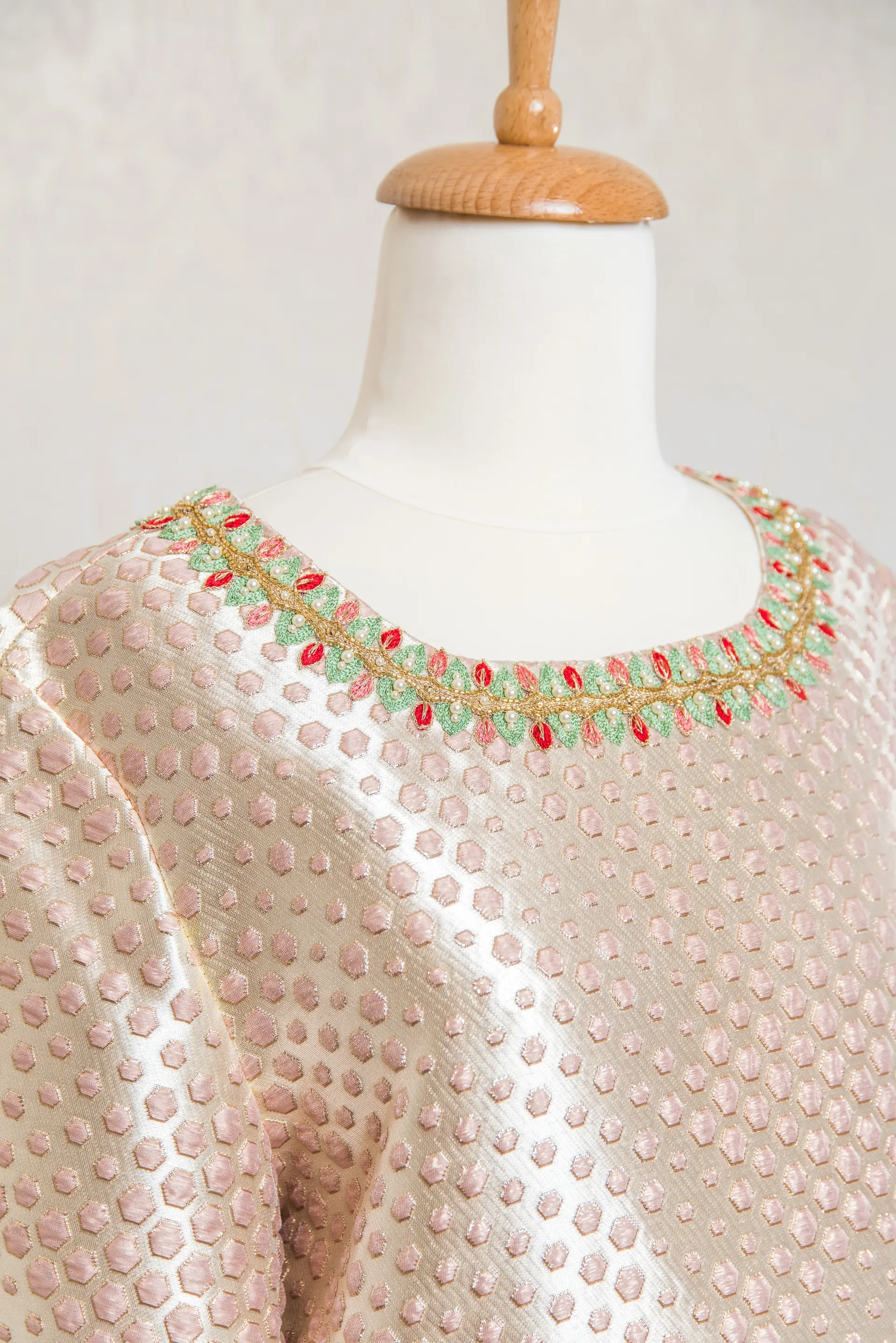 Pink Jacquard Silk Kaftan with Embroidery, photo 2