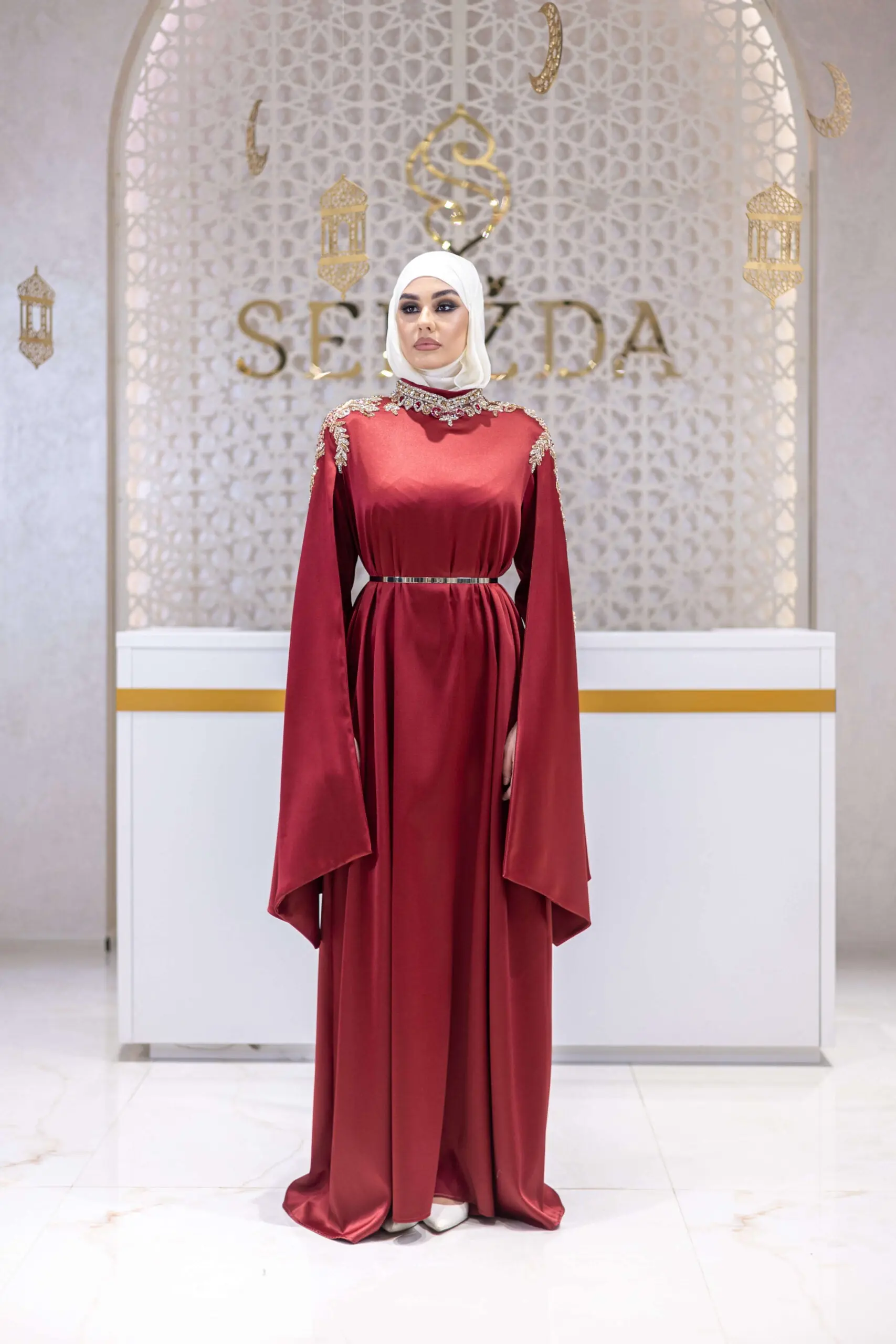 Galaxy Bloom Embellished Satin Gown – Red, photo 4
