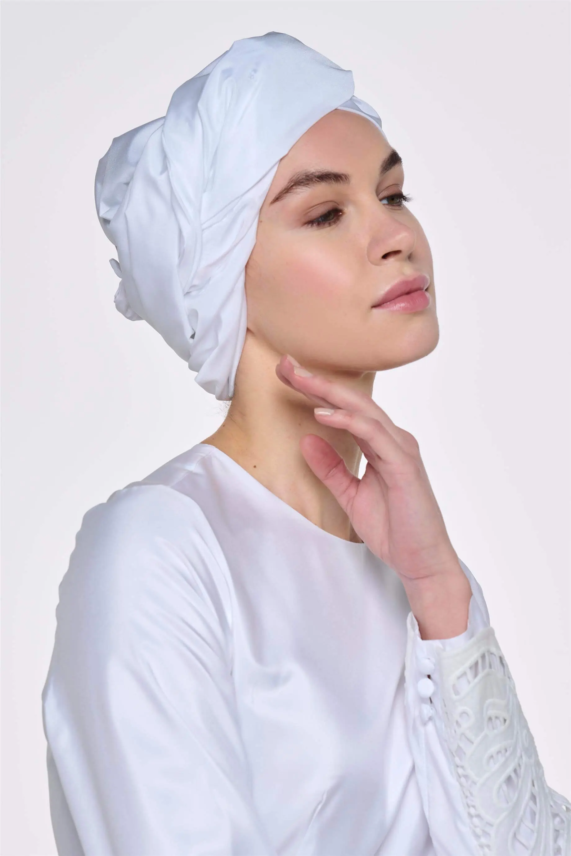 White Taffeta Bonnet with Inner Wire, photo 2