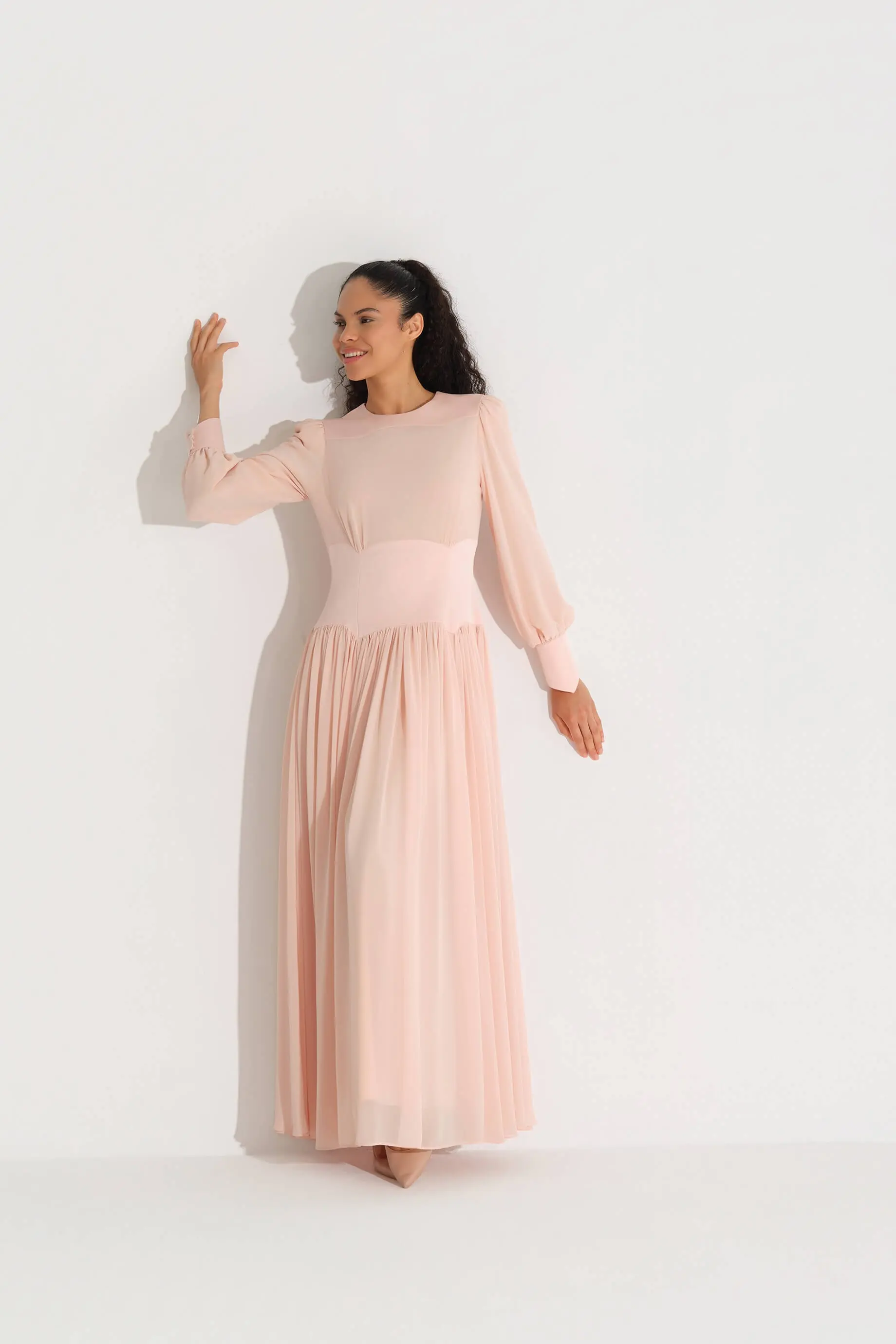 Stone-Embellished Waist Chiffon Dress – Peach, photo 4