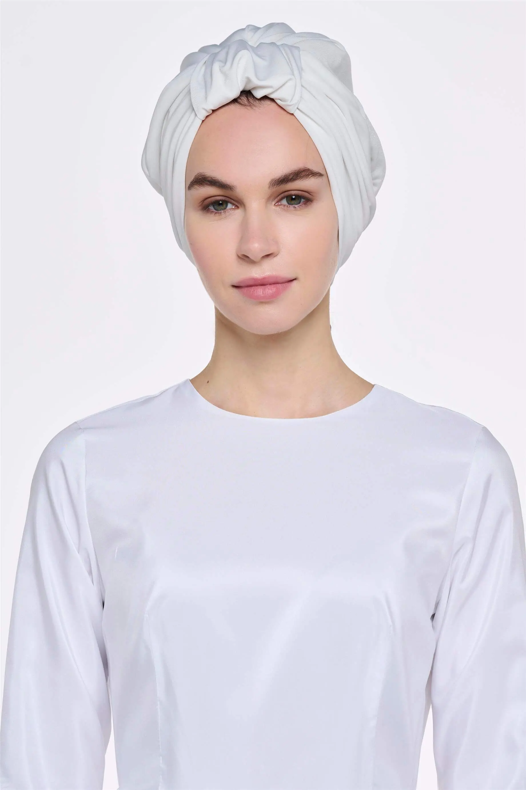 White Handle-Style Design Bonnet