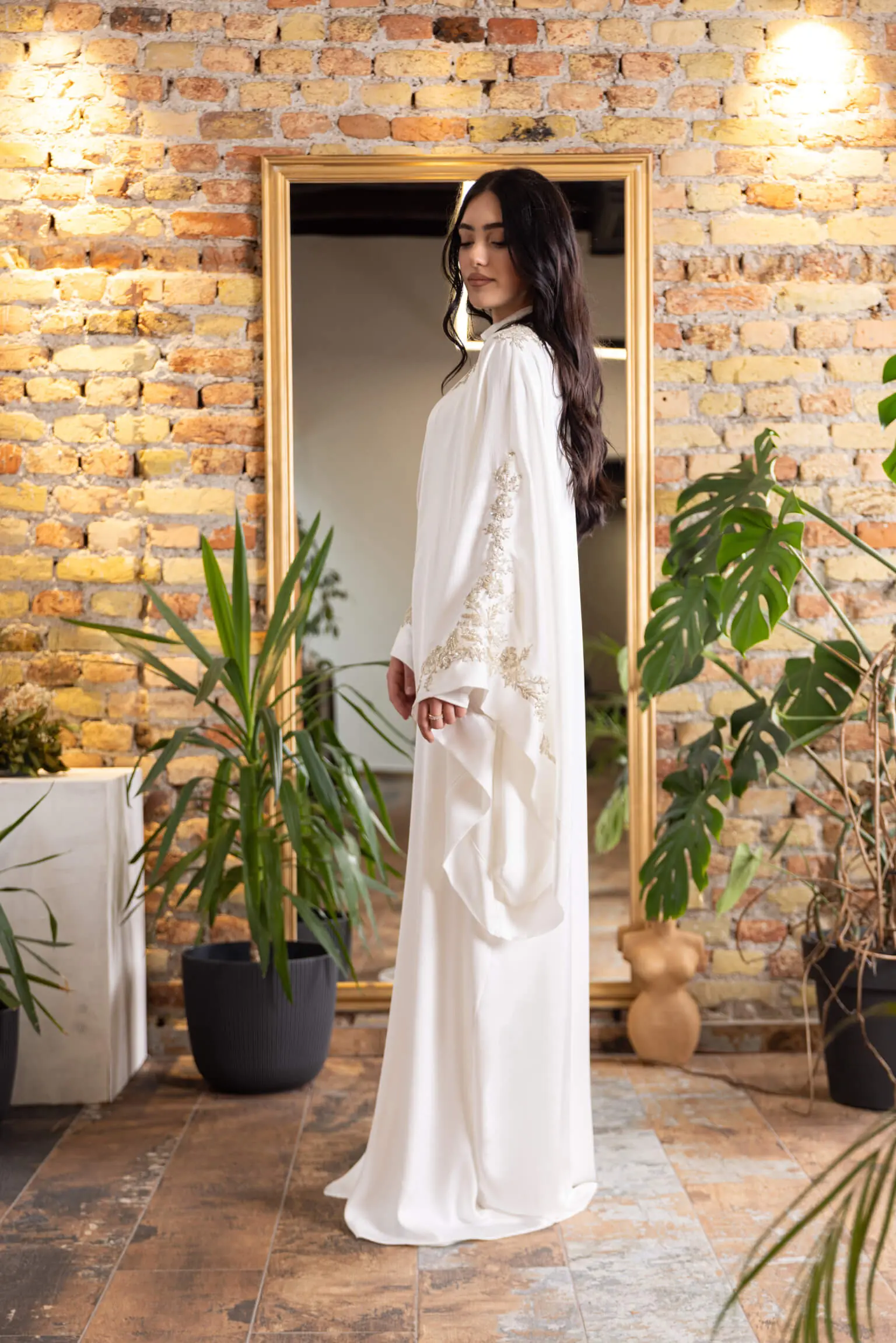 Golden Pulse Embellished Abaya – White, photo 6