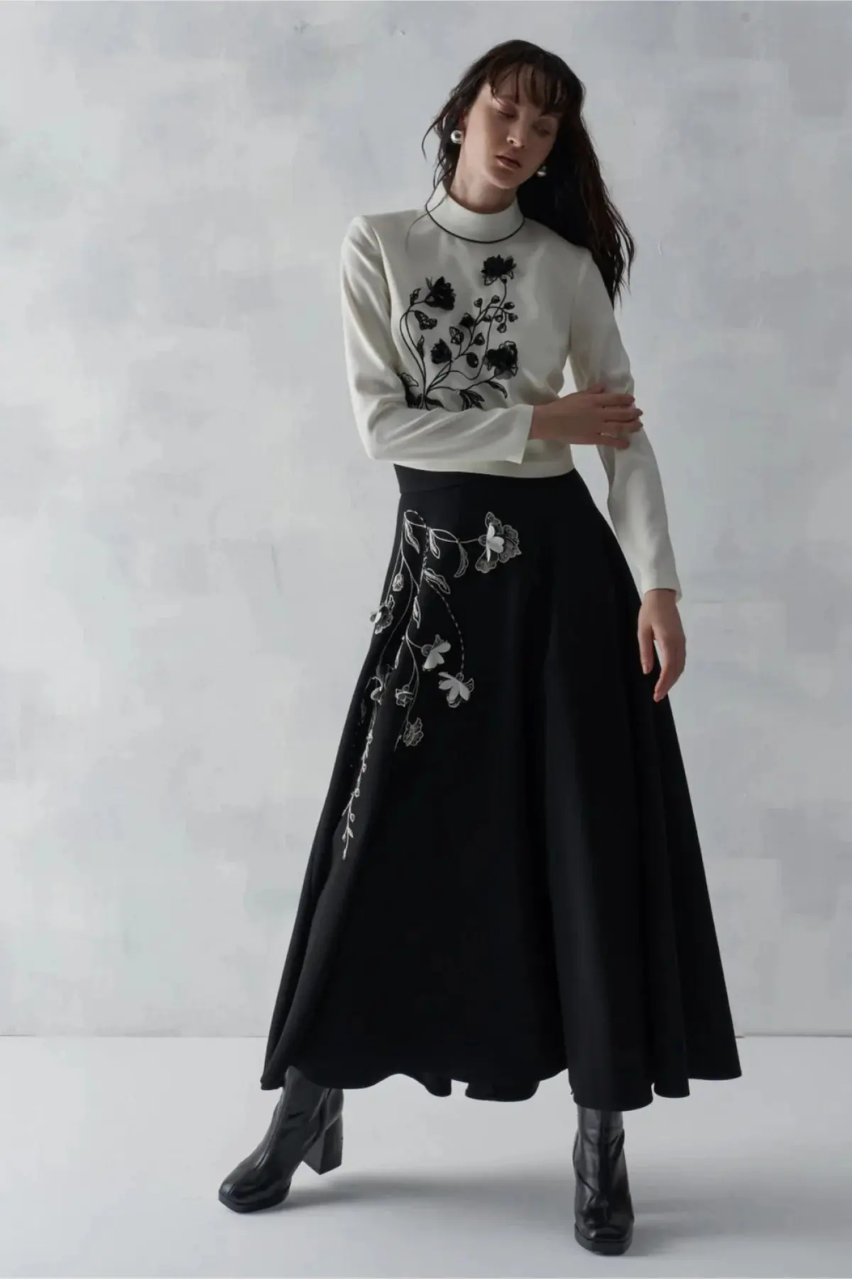 Floral Embroidered Blouse & Skirt Set – White/Black, photo 3