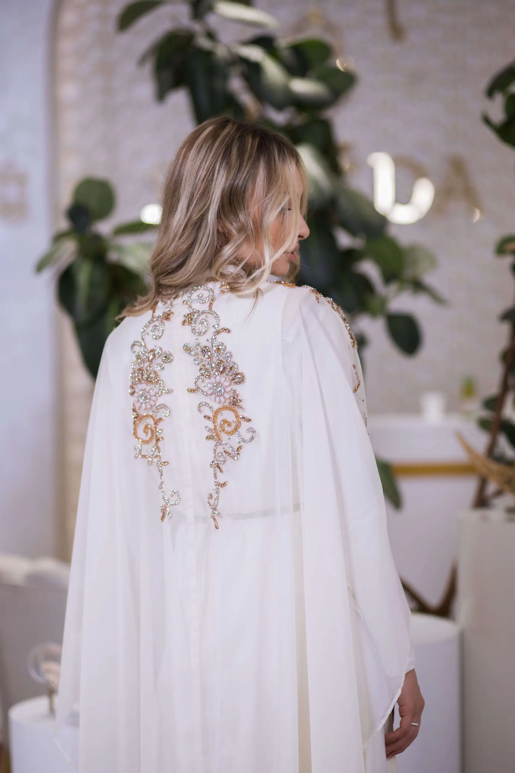 Royal Veil Embellished Abaya – White, photo 2