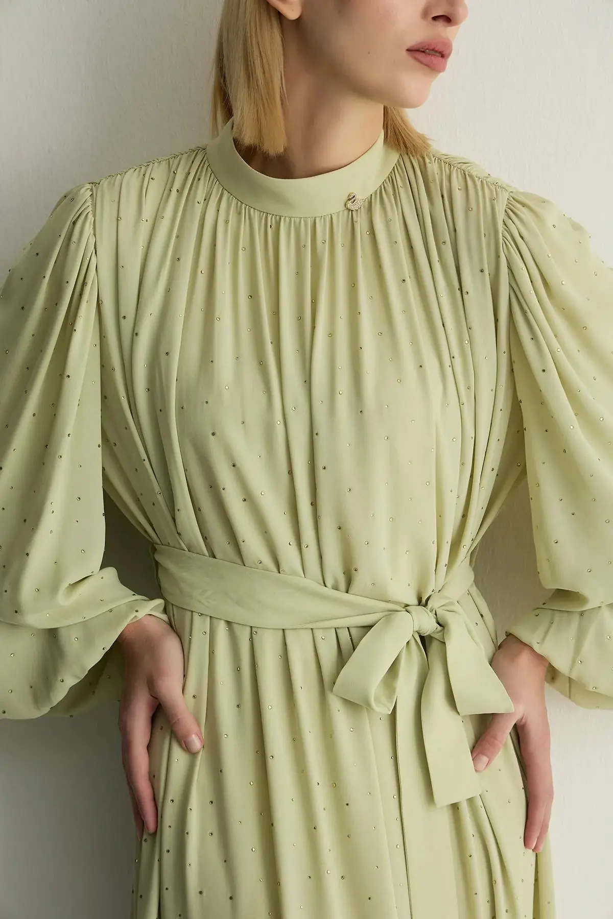 Veluna Embellished Pleated Dress – Pastel Green, photo 2