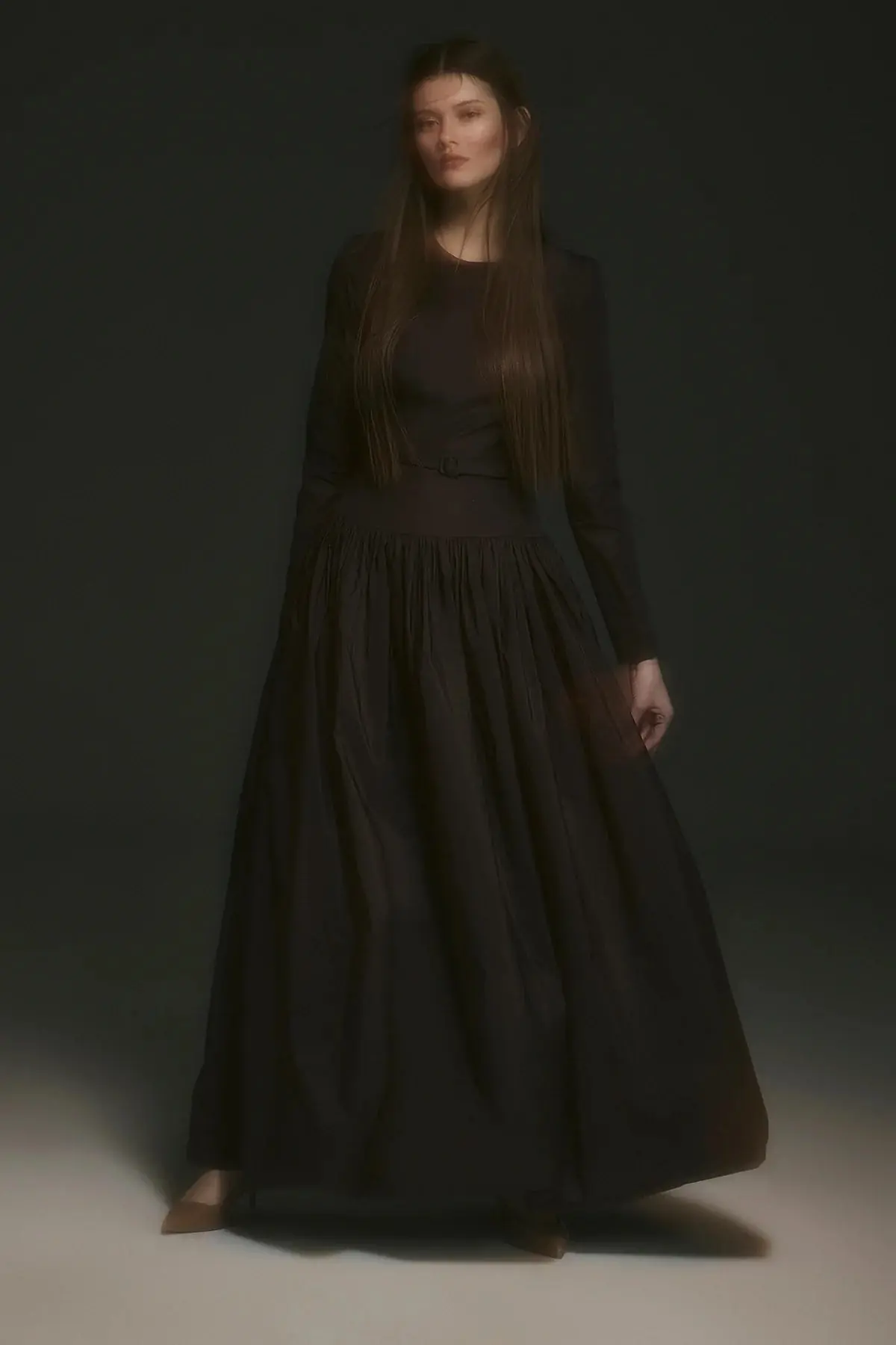 Long-Sleeved Evening Dress with Belt Detail - Brown, photo 3
