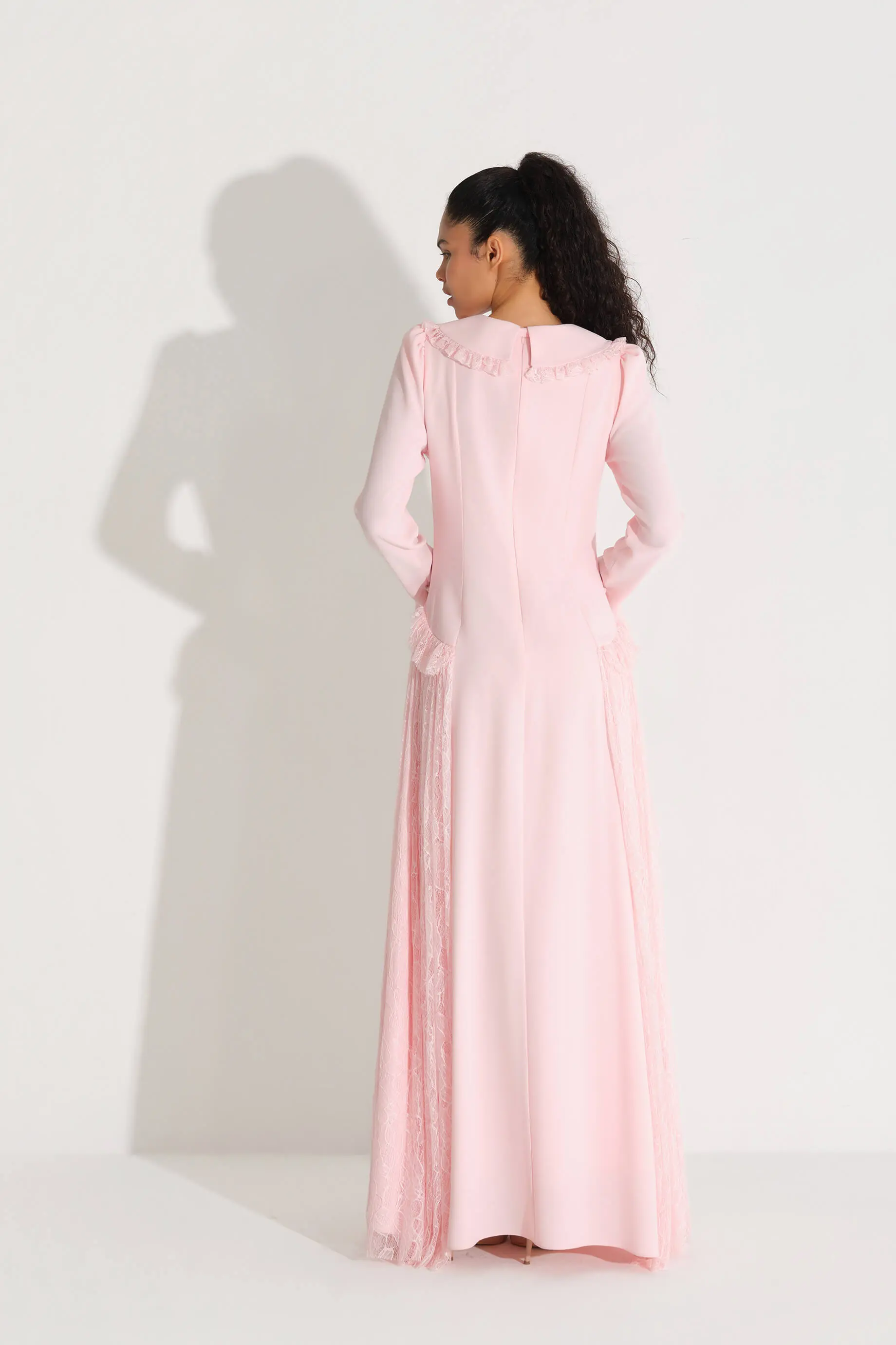 YAKASI VE ETEK KENARLARI DANTELLİ KREP ELBİSE Pembe, photo 5