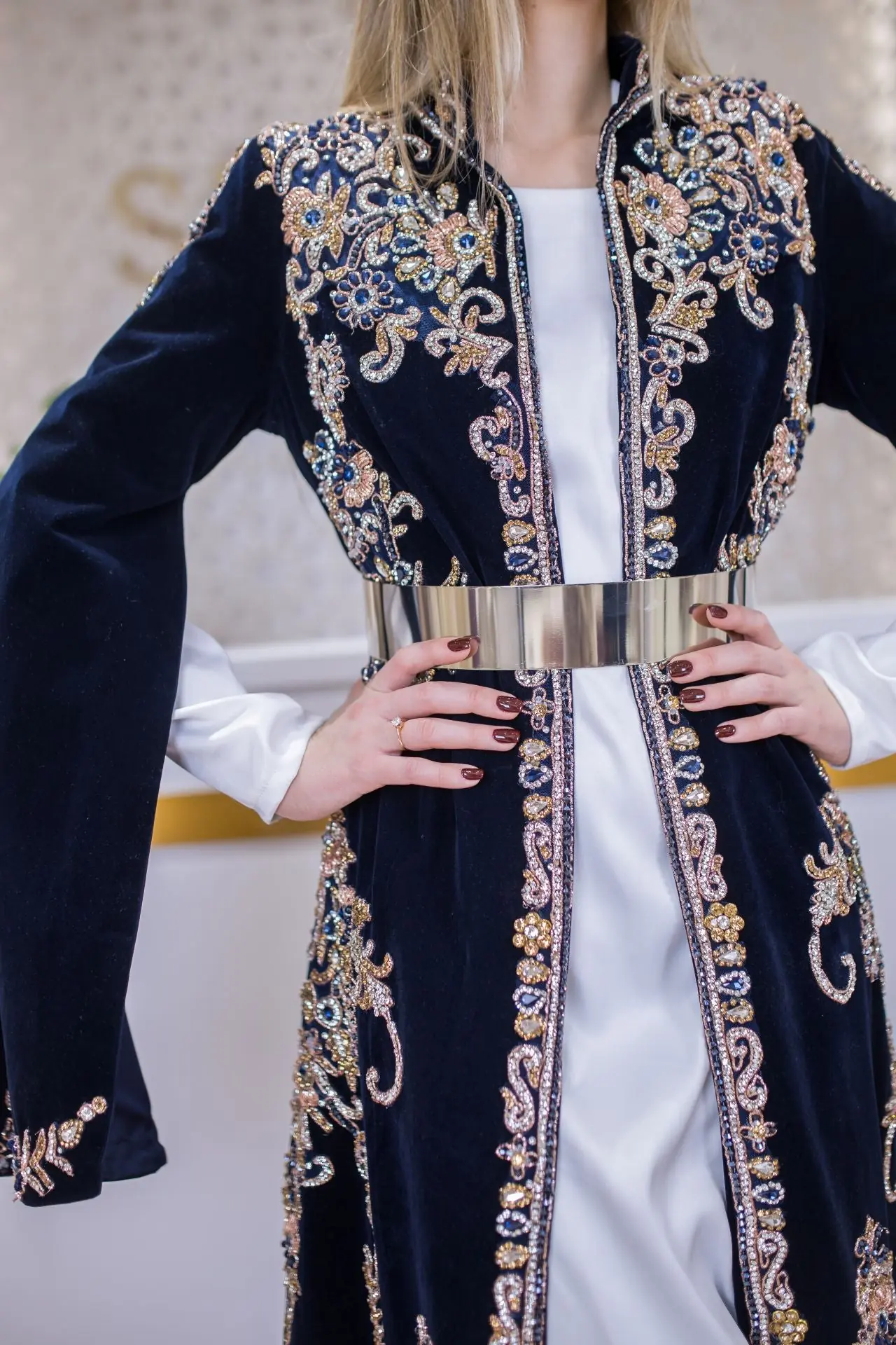 Diamond Bloom Embellished Velvet Kaftan – Navy, photo 2