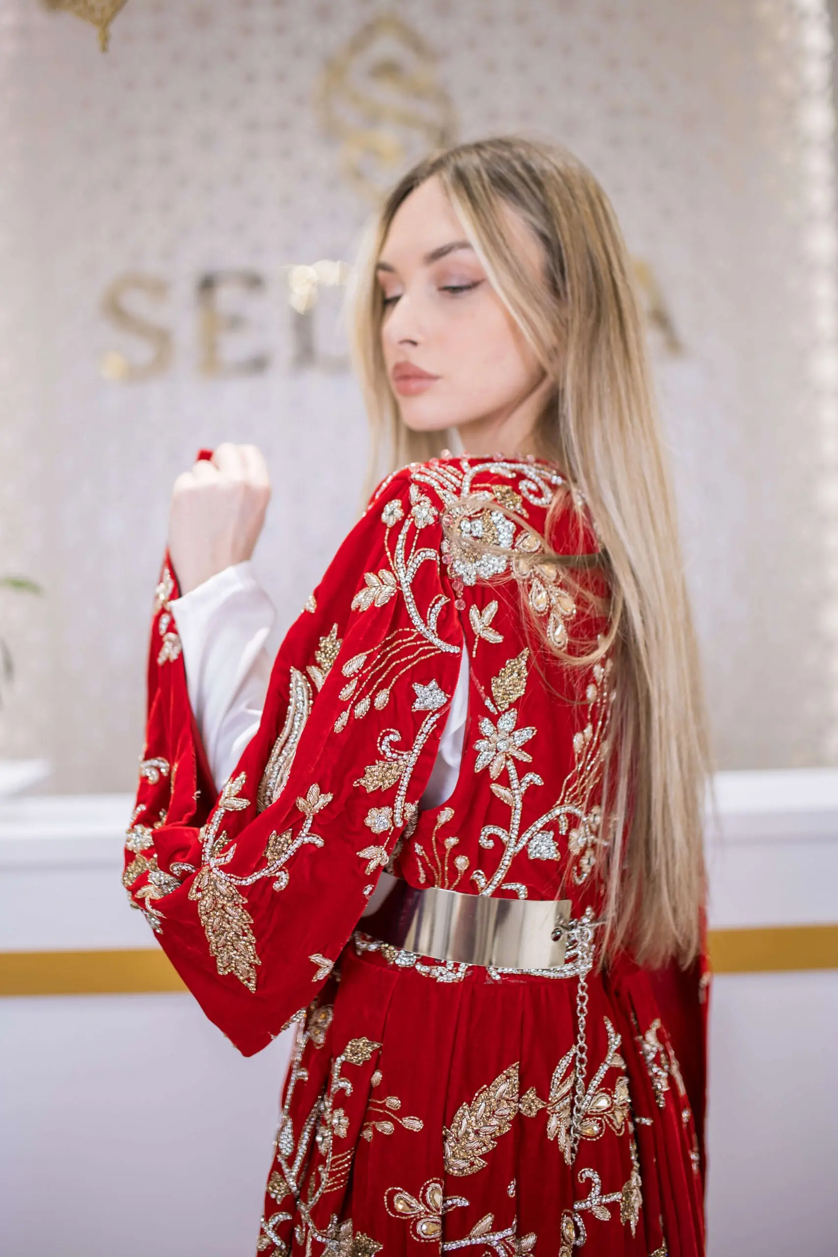 Royal Bloom Embellished Velvet Kaftan – Red, photo 3