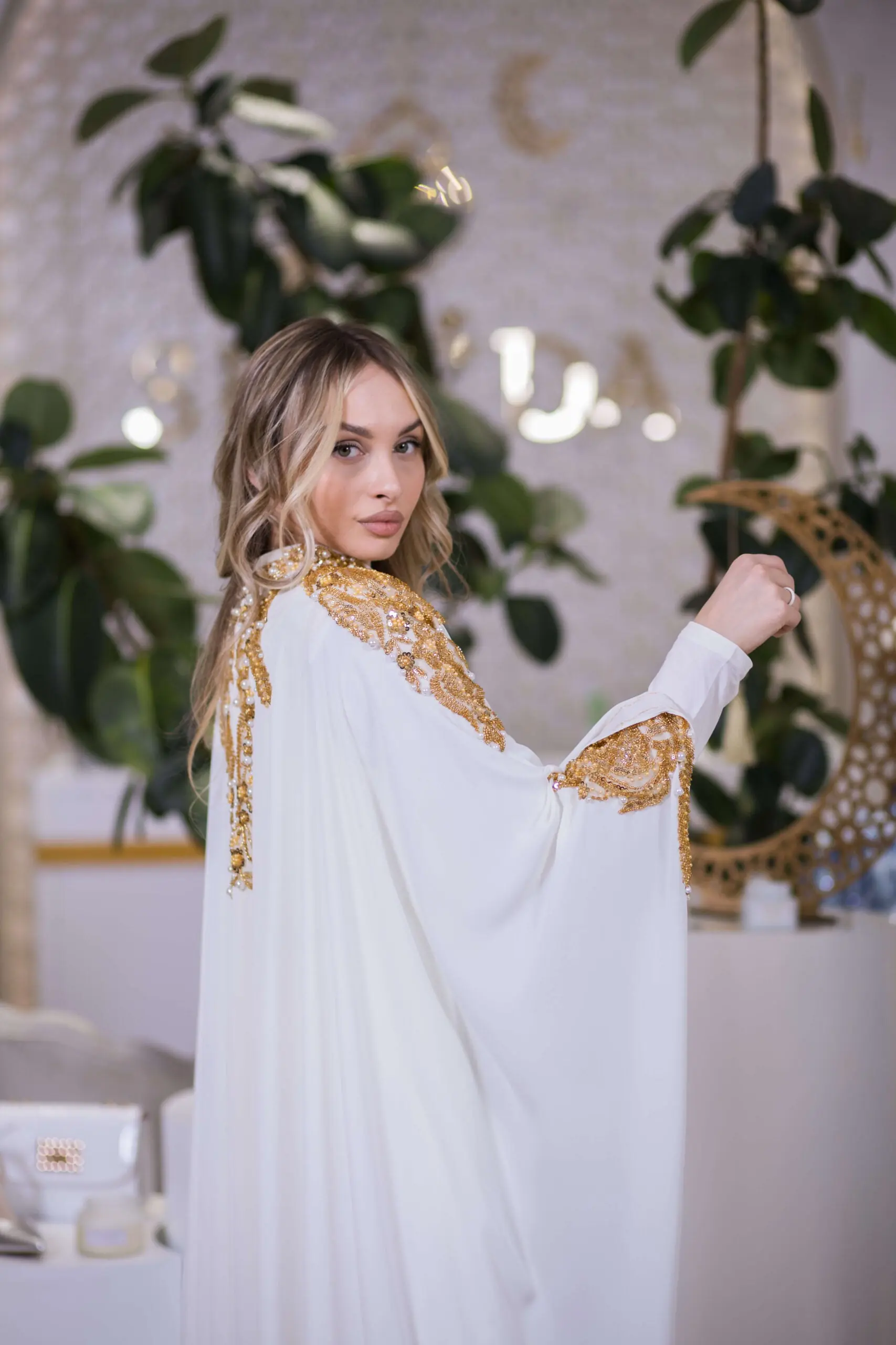 Desert Symphony Embellished Abaya – White, photo 4