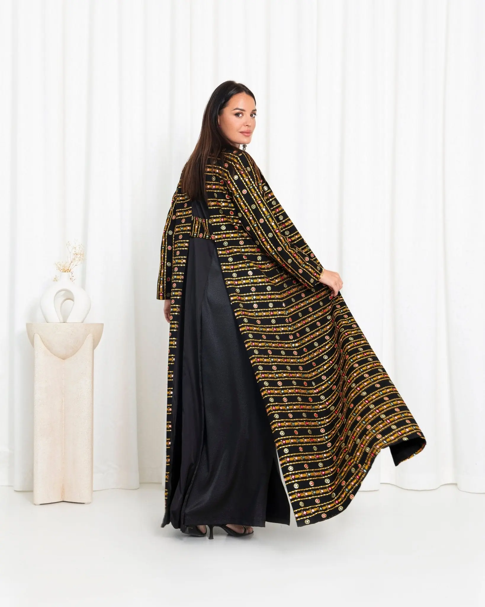Aswad Zahab Abaya, photo 4