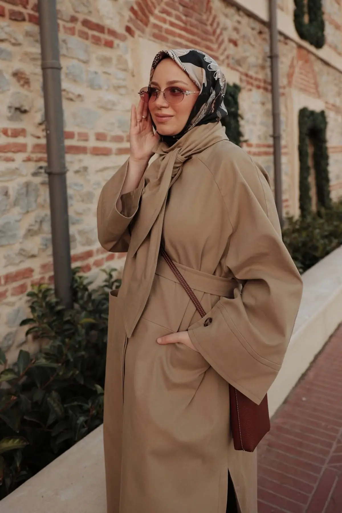 Zehra Selvi'nin Tercihi Yüksek Yüksek Yaka Oversize Trençkot-Camel, photo 4