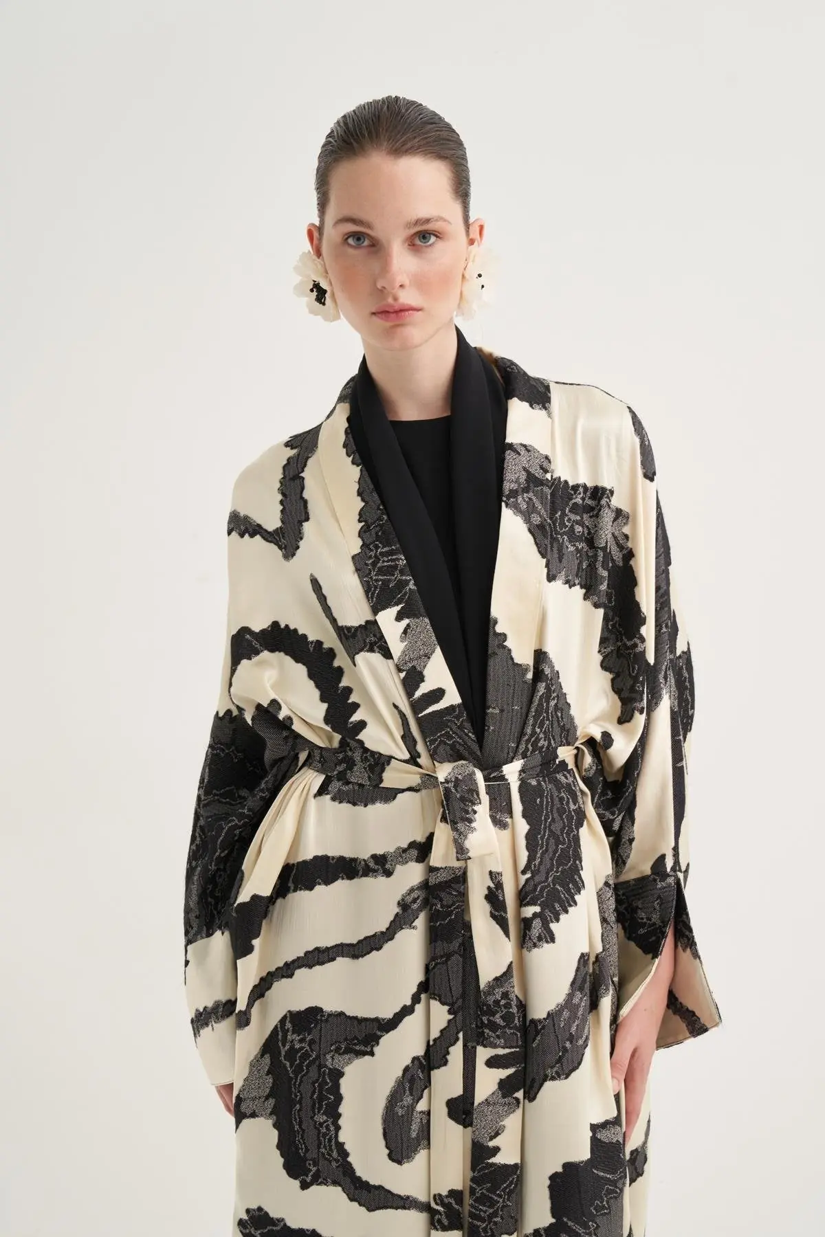 Lara Viscose Abaya - Animal Print Cream, photo 2