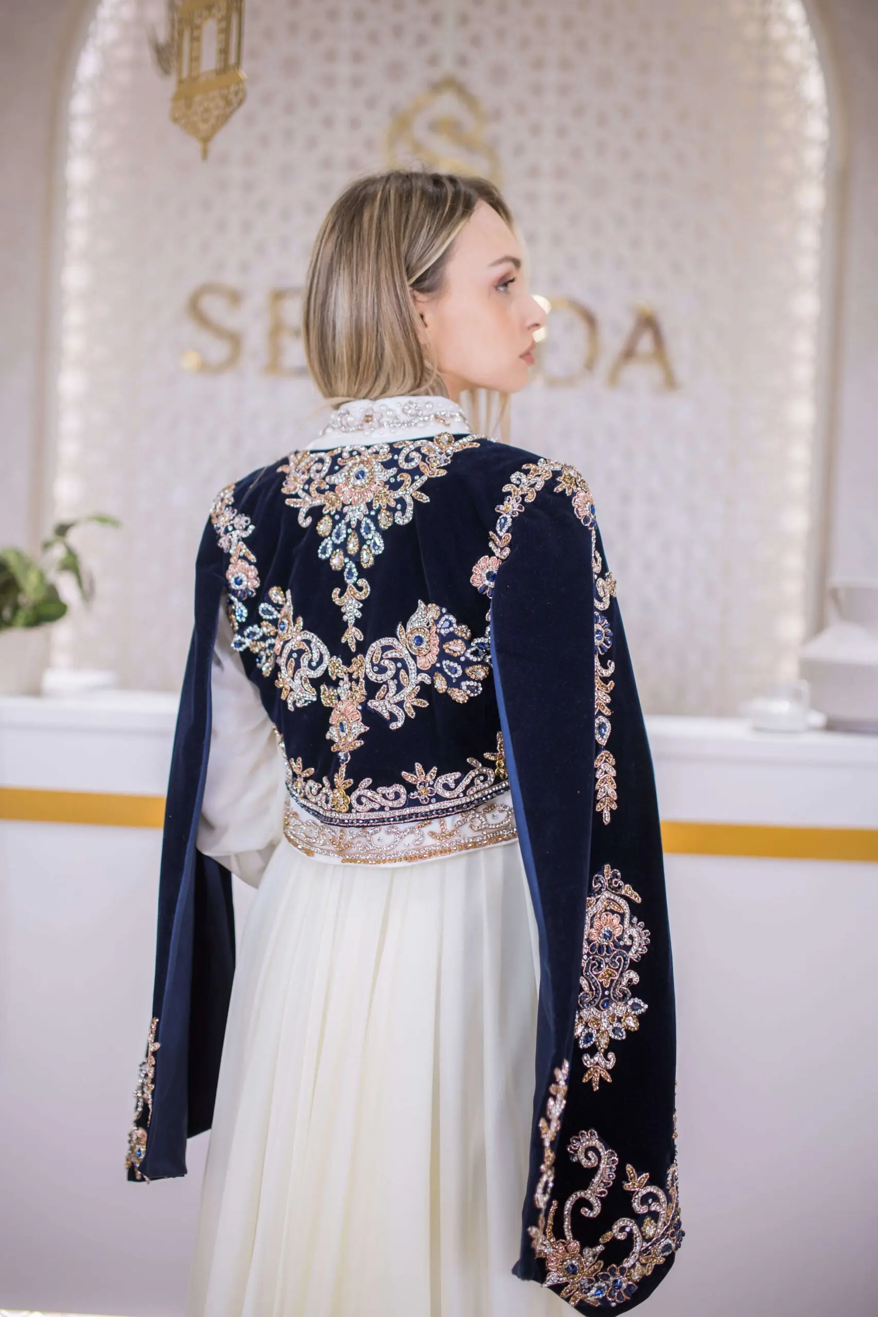 Velvet Noor Embellished Velvet Kaftan – Navy, photo 4