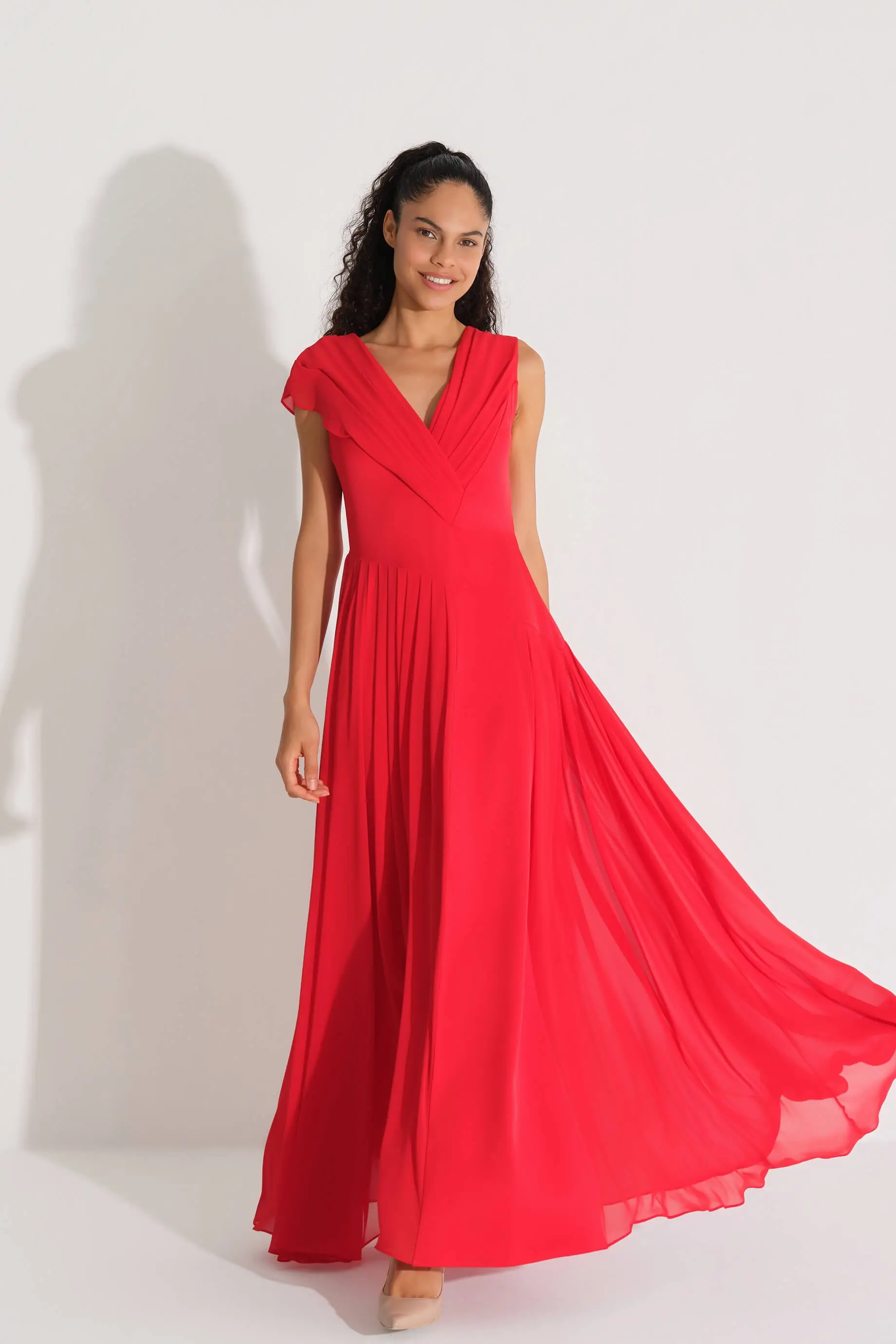V-Neck Pleated Chiffon Dress – Red, photo 2