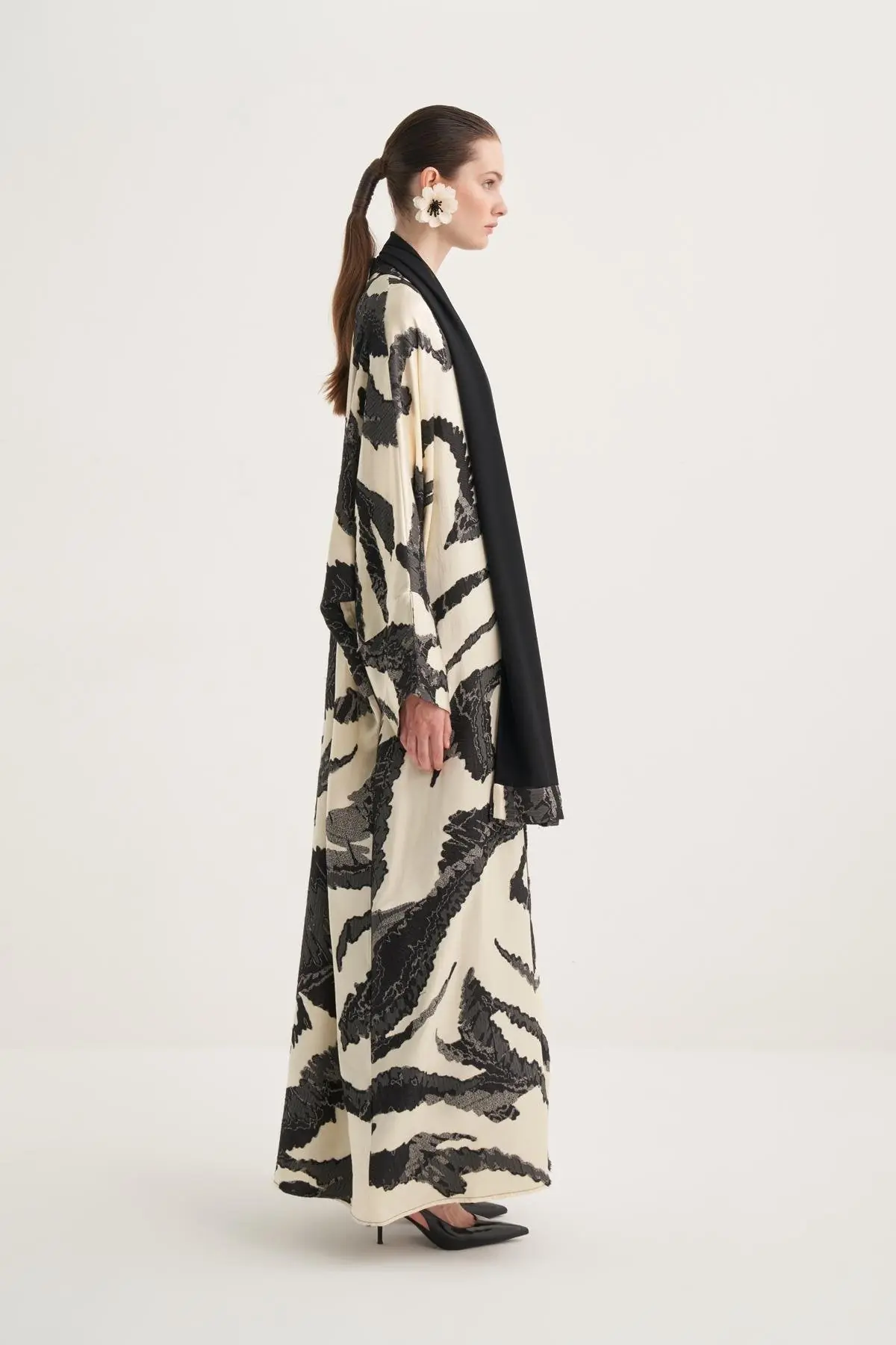 Lara Viscose Abaya - Animal Print Cream, photo 4