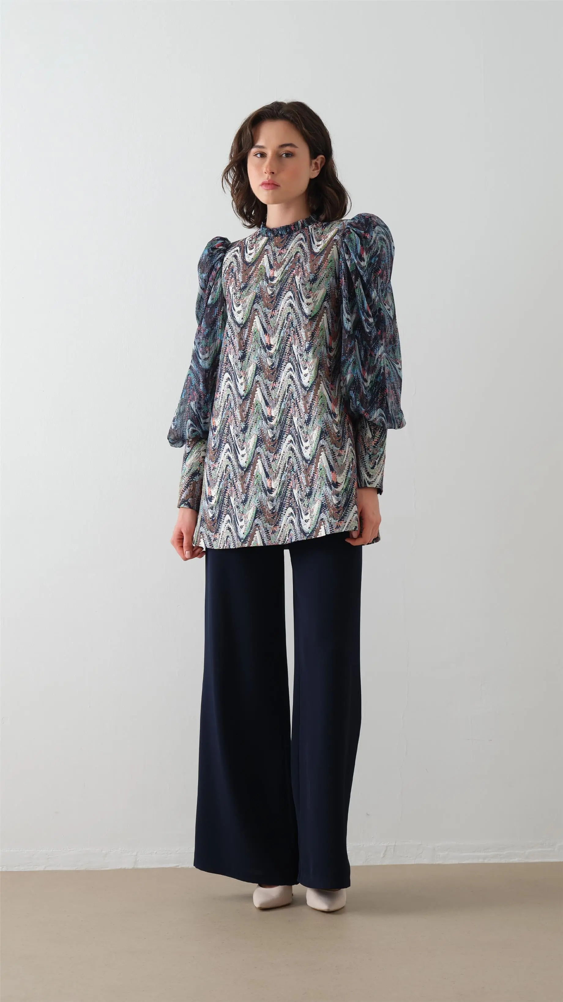 Zigzag Patterned Jacquard Suit in Navy Blue