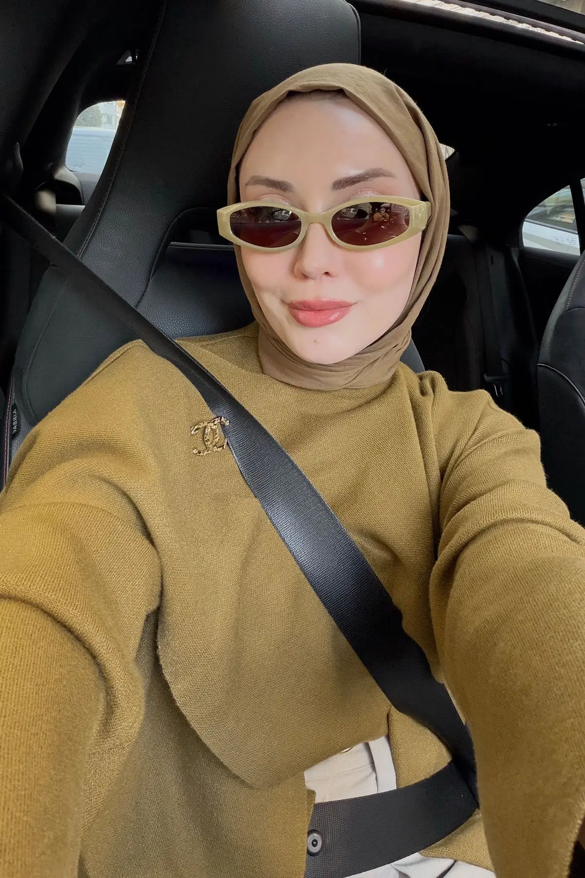 Hilal Küpeli'nin Tercihi Şal Detaylı Triko Hırka, photo 2