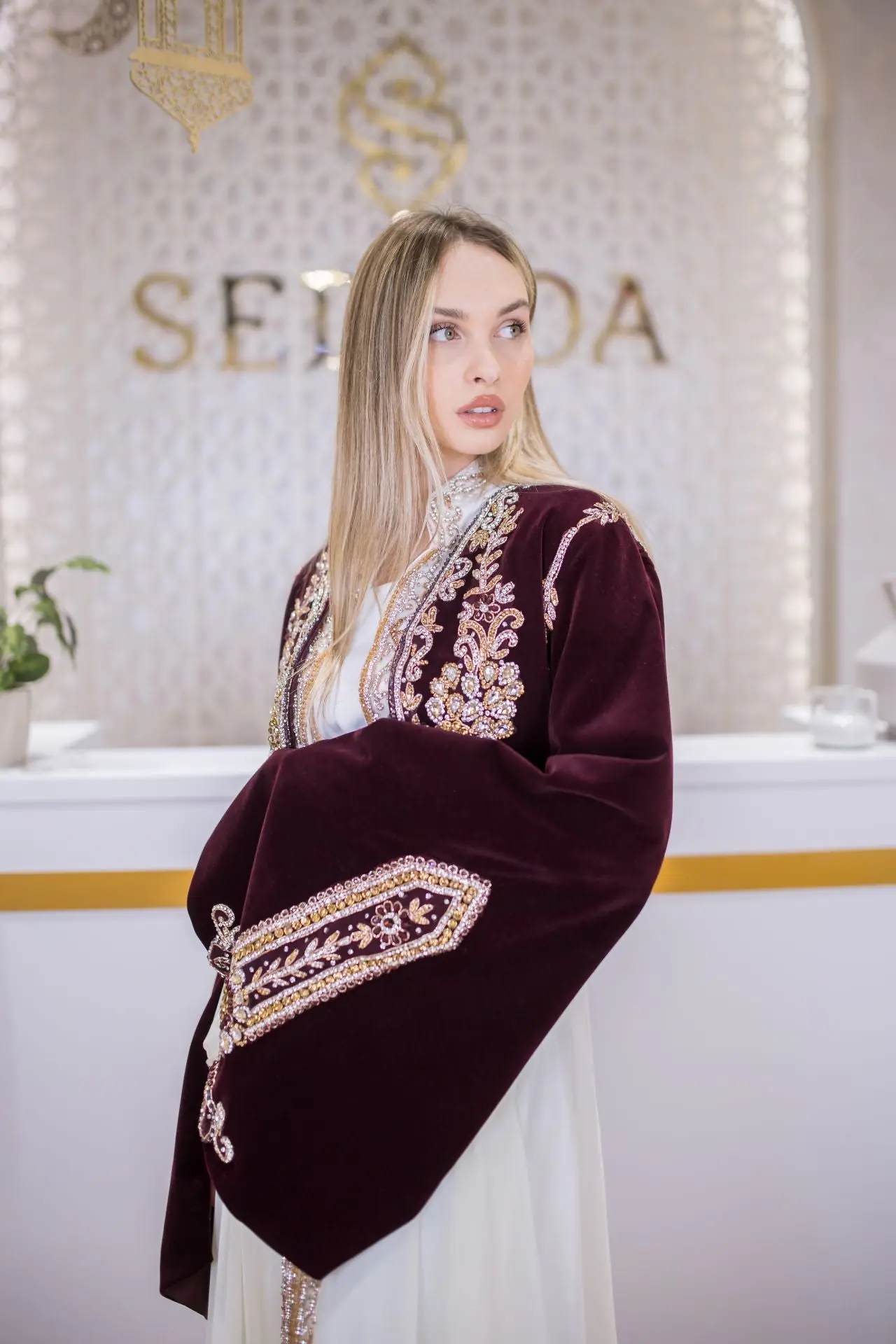 Moon Cascade Embellished Velvet Kaftan – Plum, photo 3
