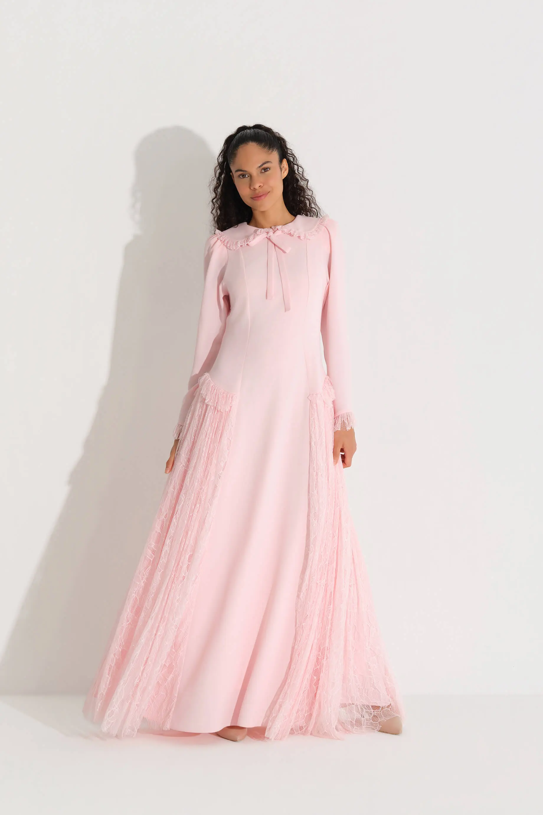 YAKASI VE ETEK KENARLARI DANTELLİ KREP ELBİSE Pembe, photo 3