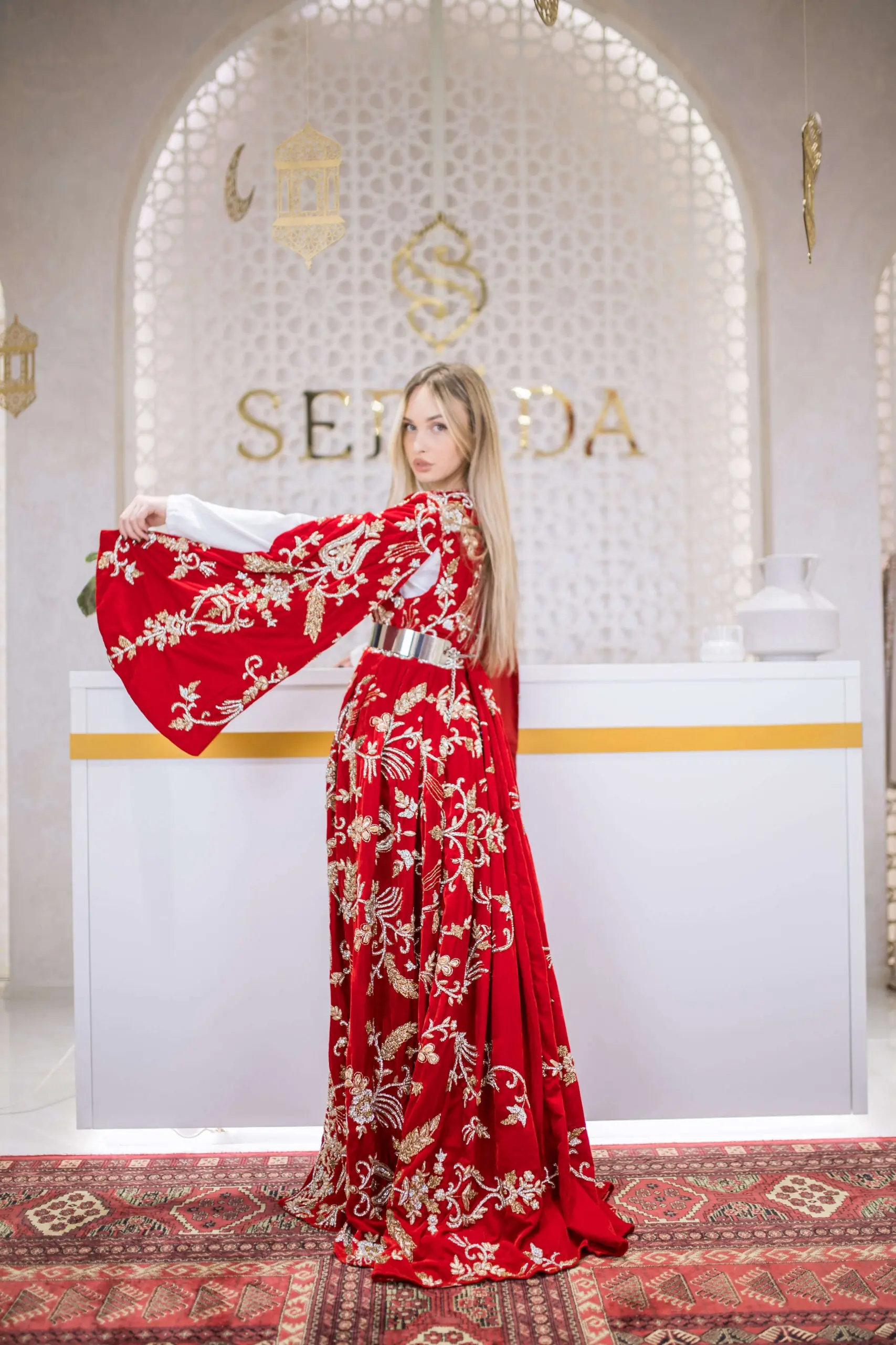 Royal Bloom Embellished Velvet Kaftan – Red, photo 5
