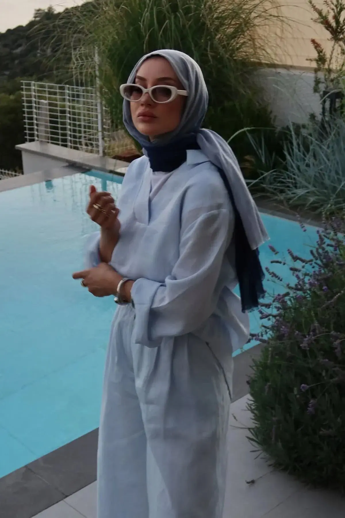 Sümeyra Yılmaz'ın Tercihi Keten V Yaka Bluz-Bebe Mavisi, photo 2