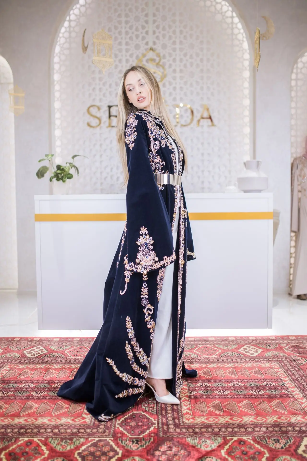 Diamond Bloom Embellished Velvet Kaftan – Navy, photo 4