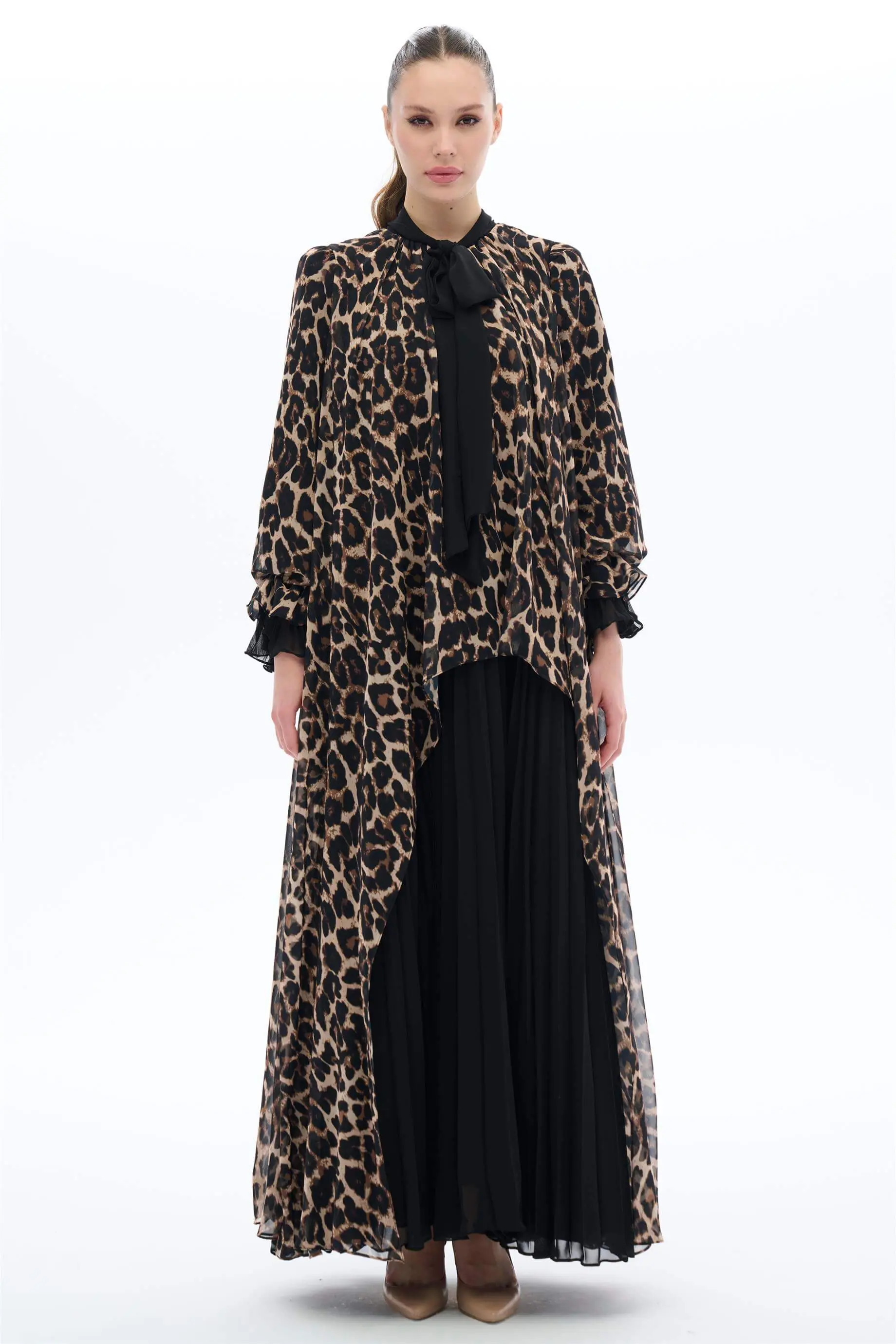 YAKASI FULARLI PİLELİ ELBİSE Camel